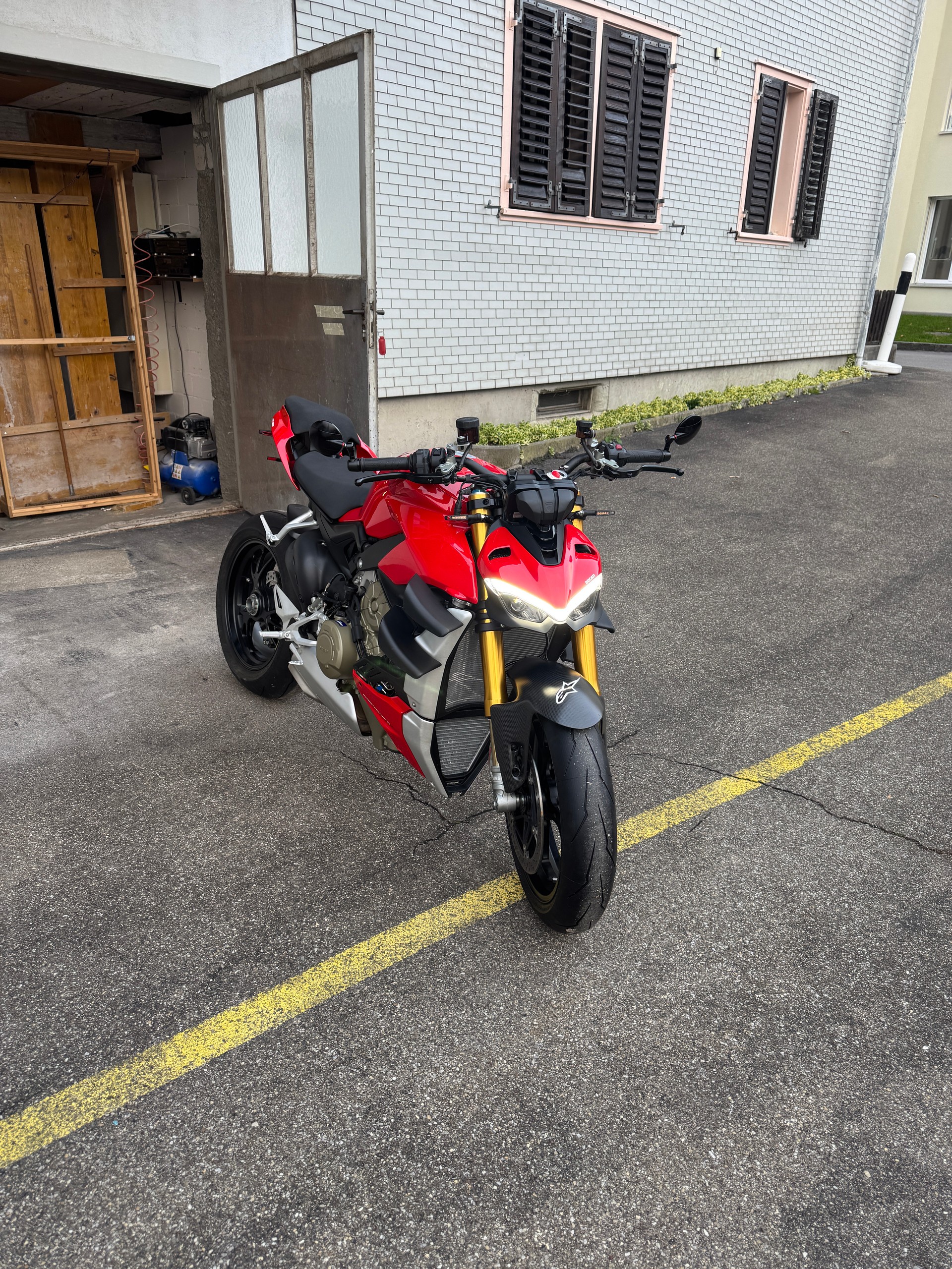 DUCATI Streetfighter V4 S-image-1