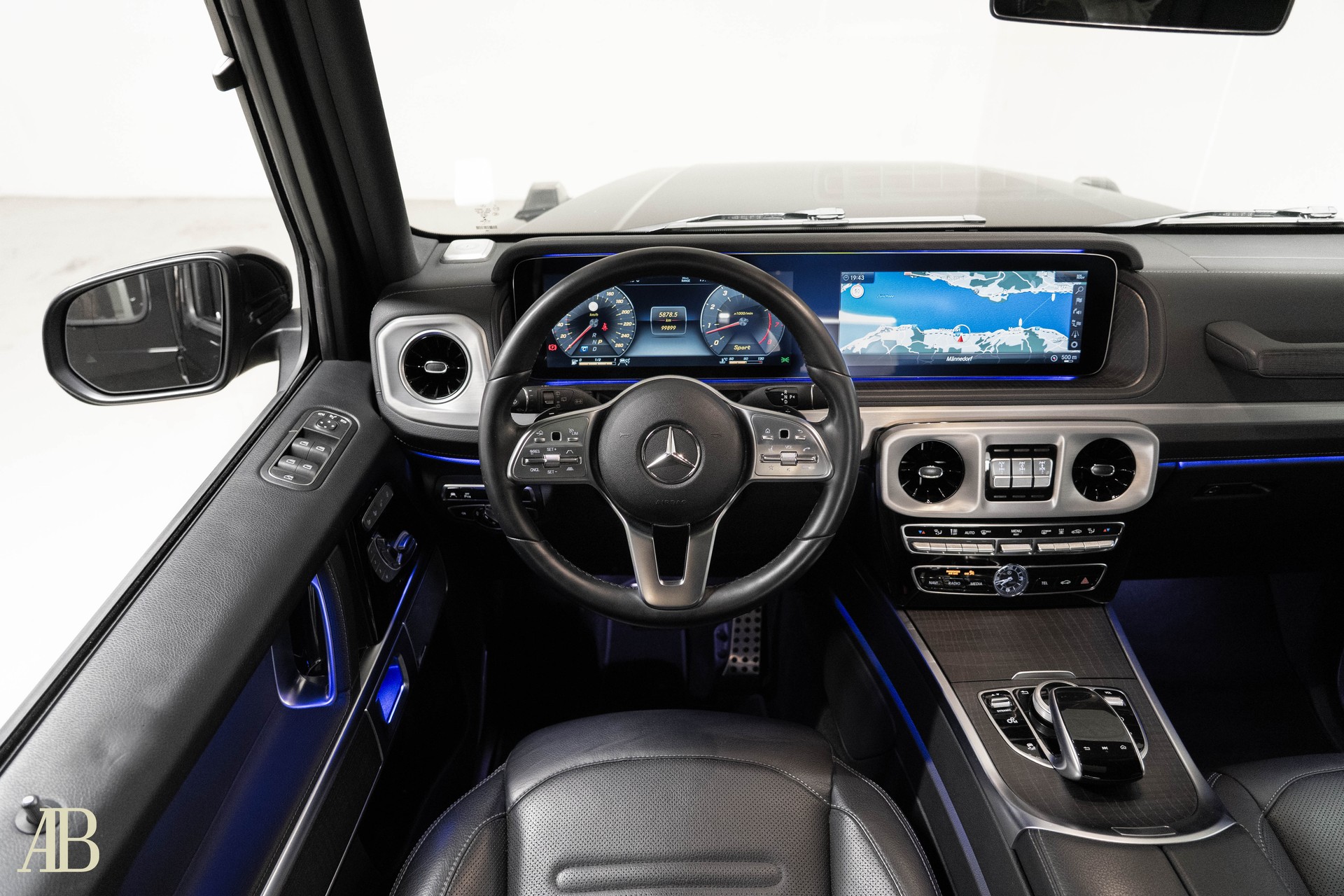 MERCEDES-BENZ G 500 AMG Line-image-10