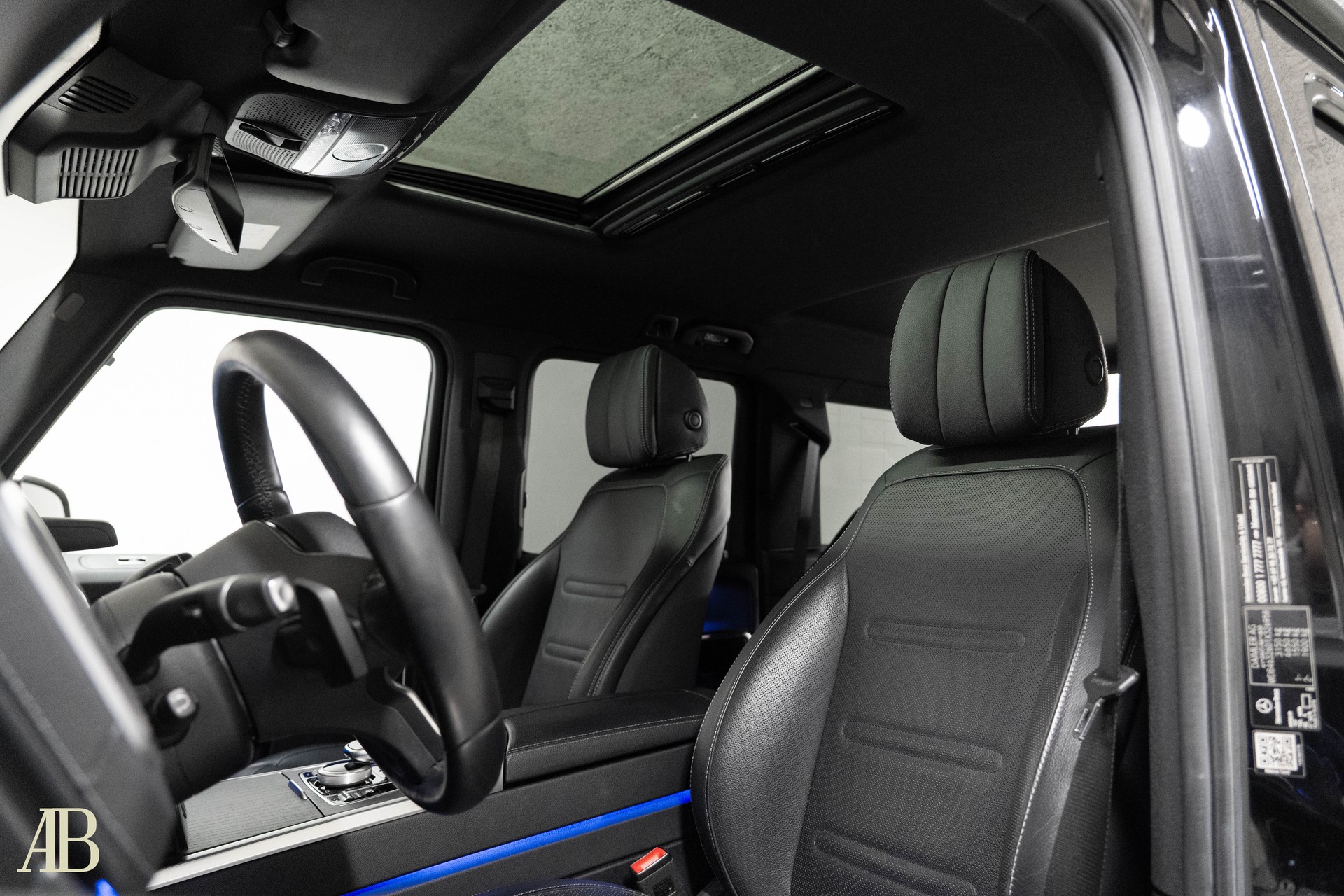 MERCEDES-BENZ G 500 AMG Line-image-12