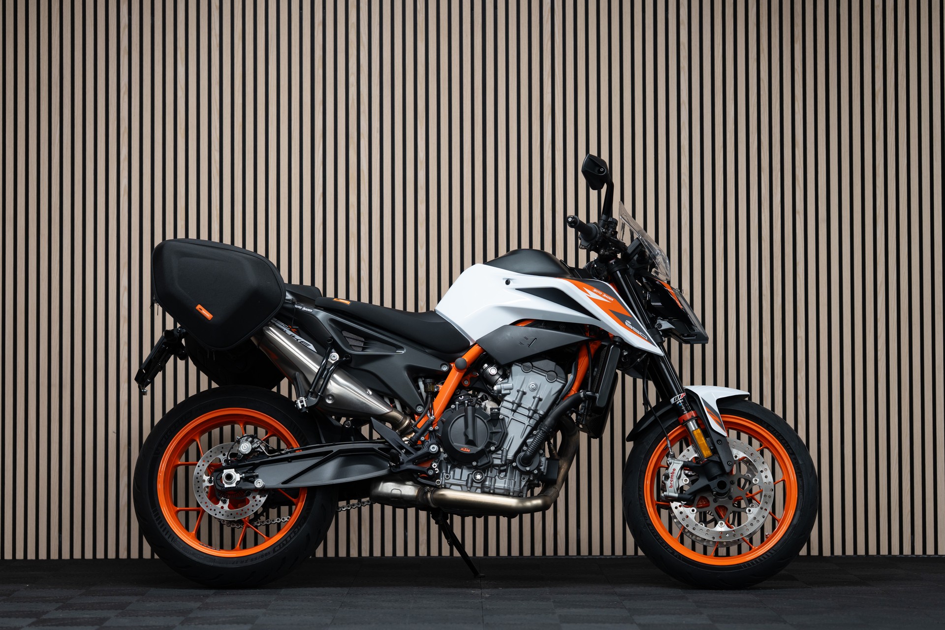 KTM 890 Duke R-image-0
