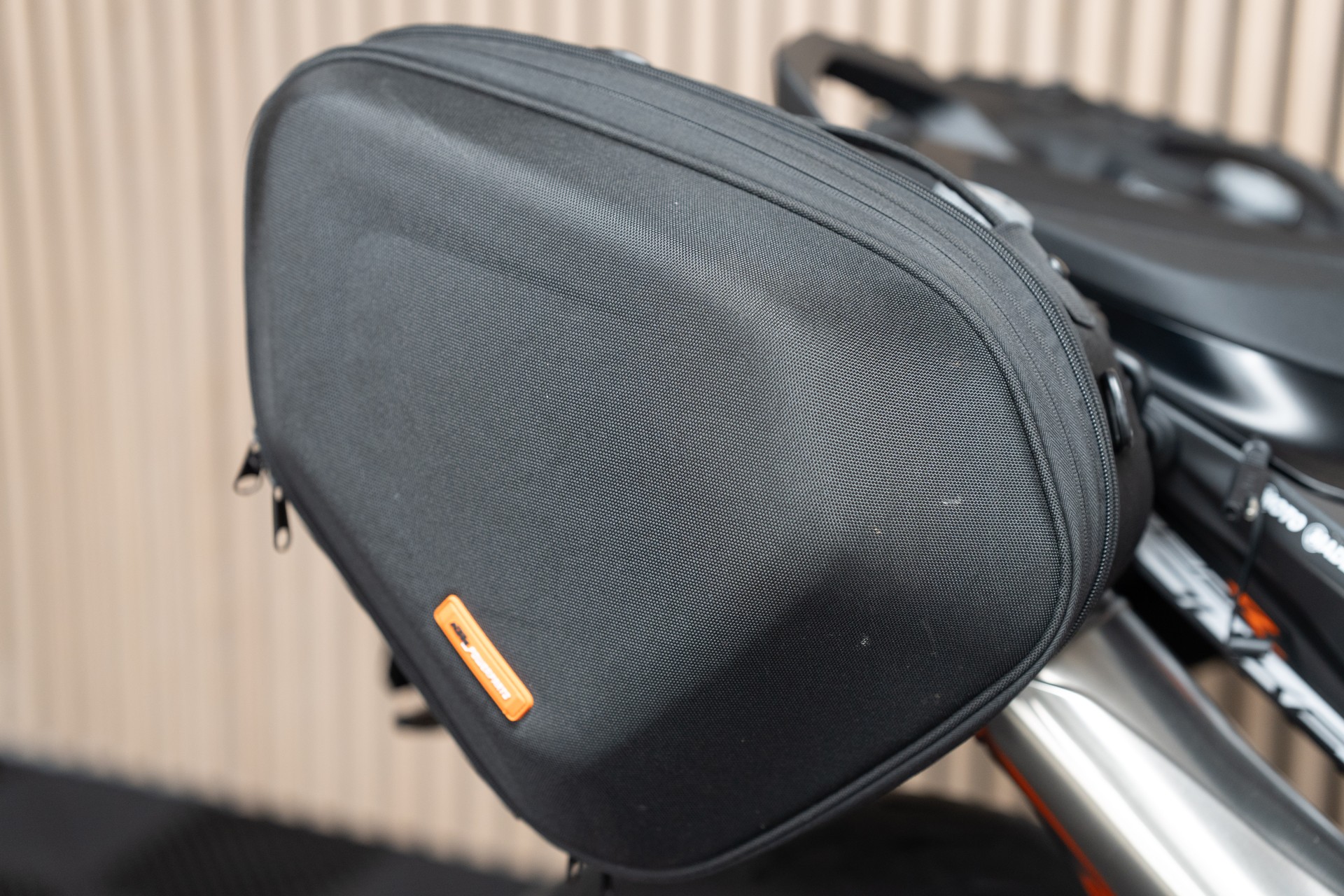KTM 890 Duke R-image-3