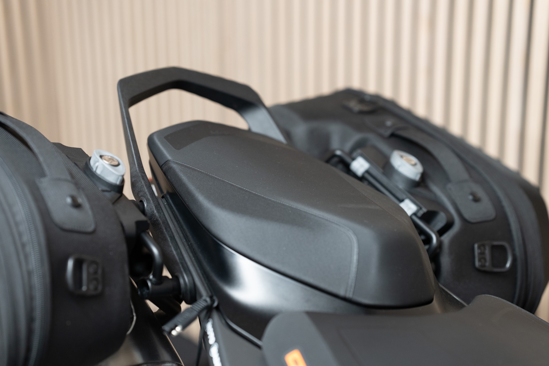 KTM 890 Duke R-image-4