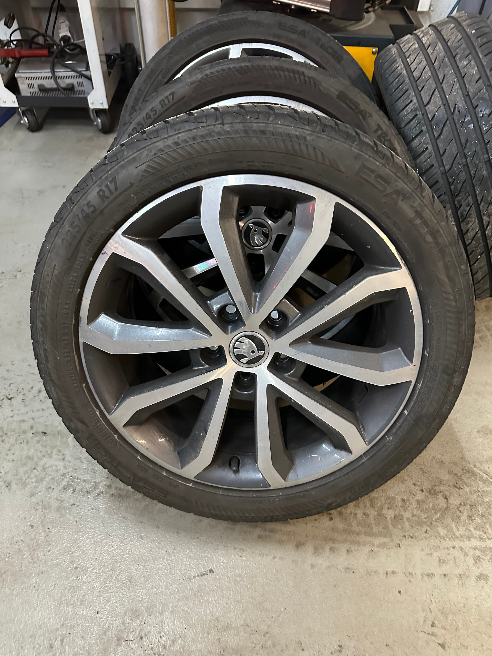 SKODA Octavia Combi 2.0 TDI Ambition 4x4 DSG-image-13