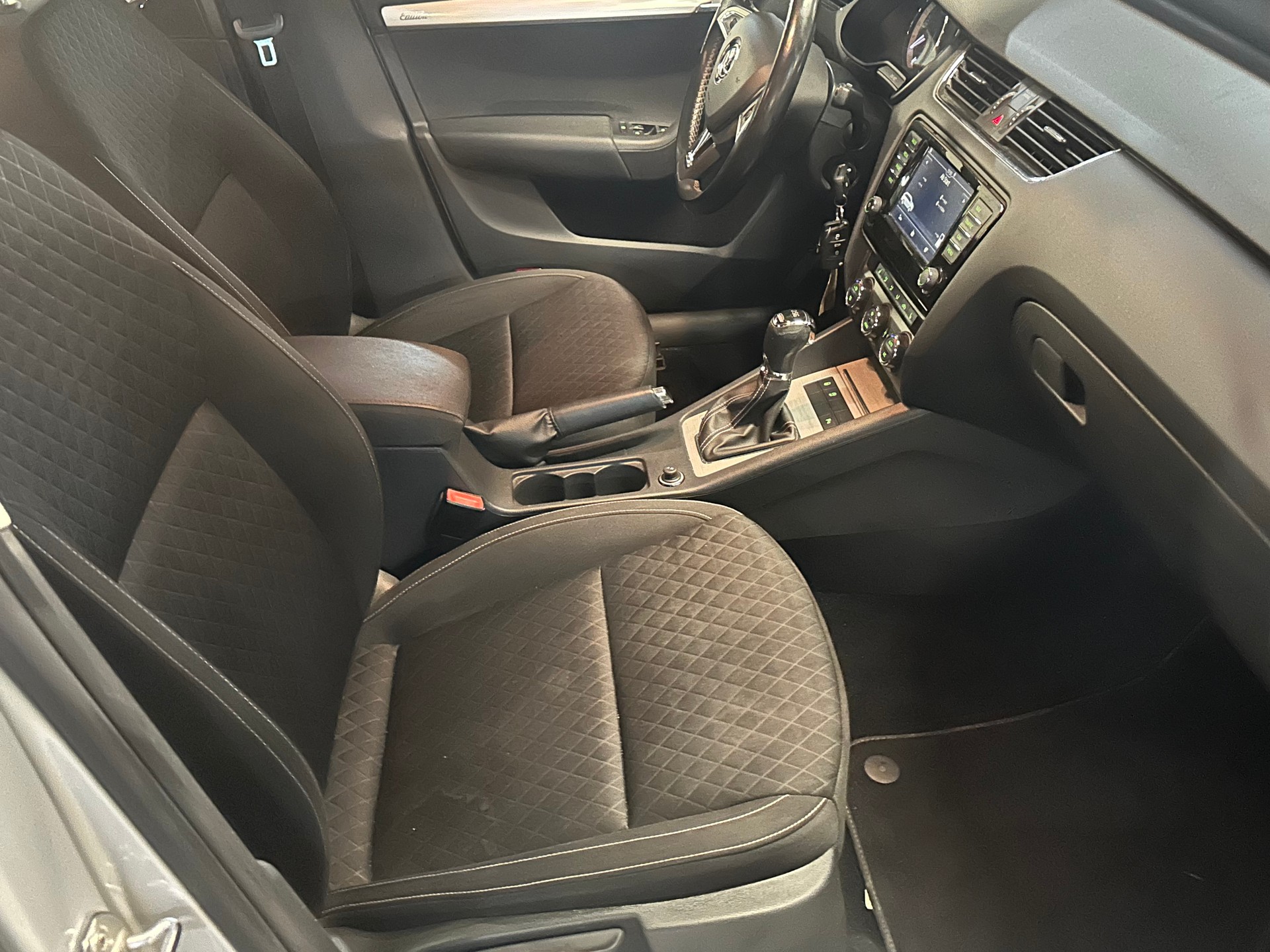 SKODA Octavia Combi 2.0 TDI Ambition 4x4 DSG-image-9