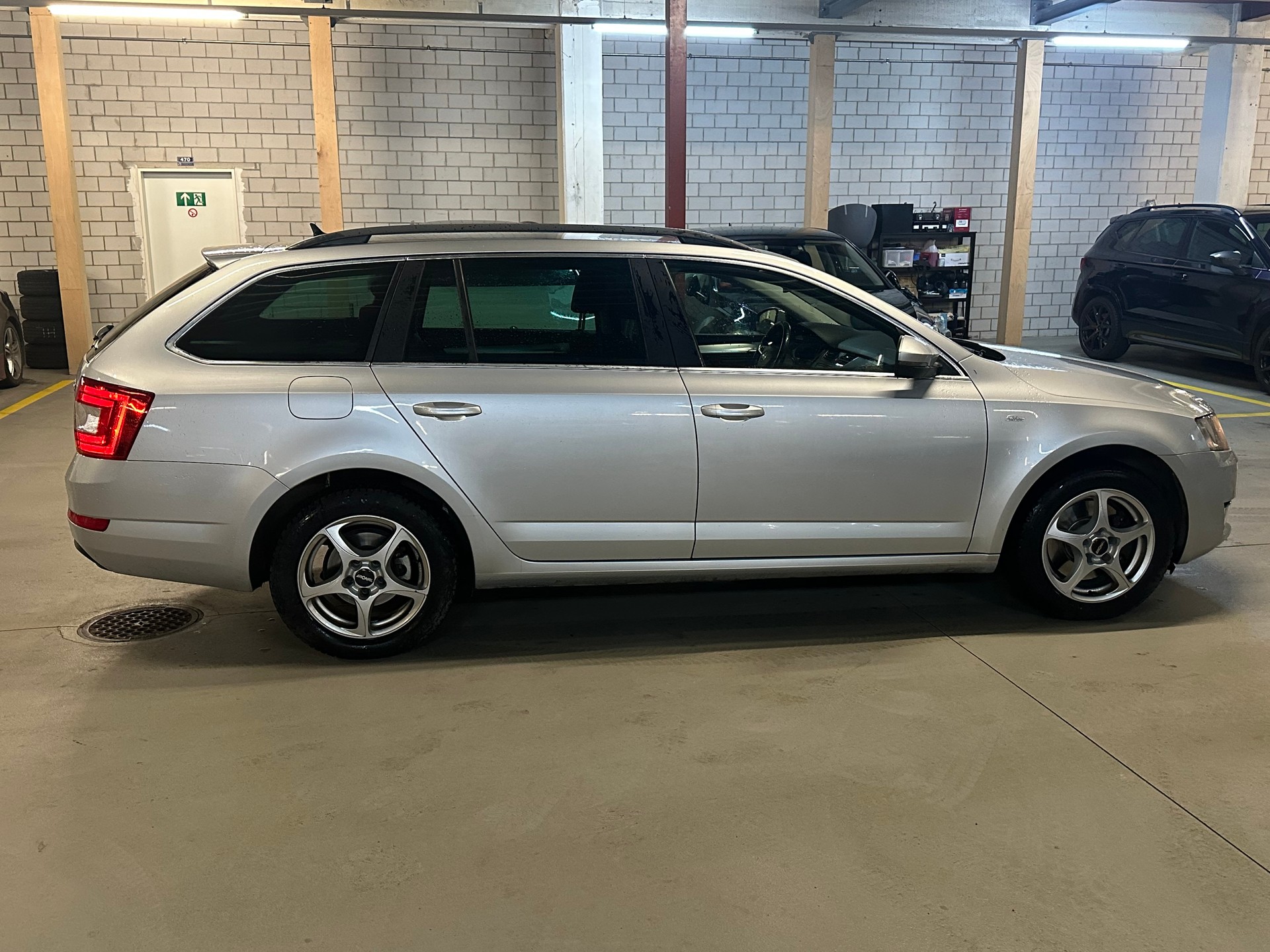 SKODA Octavia Combi 2.0 TDI Ambition 4x4 DSG-image-6