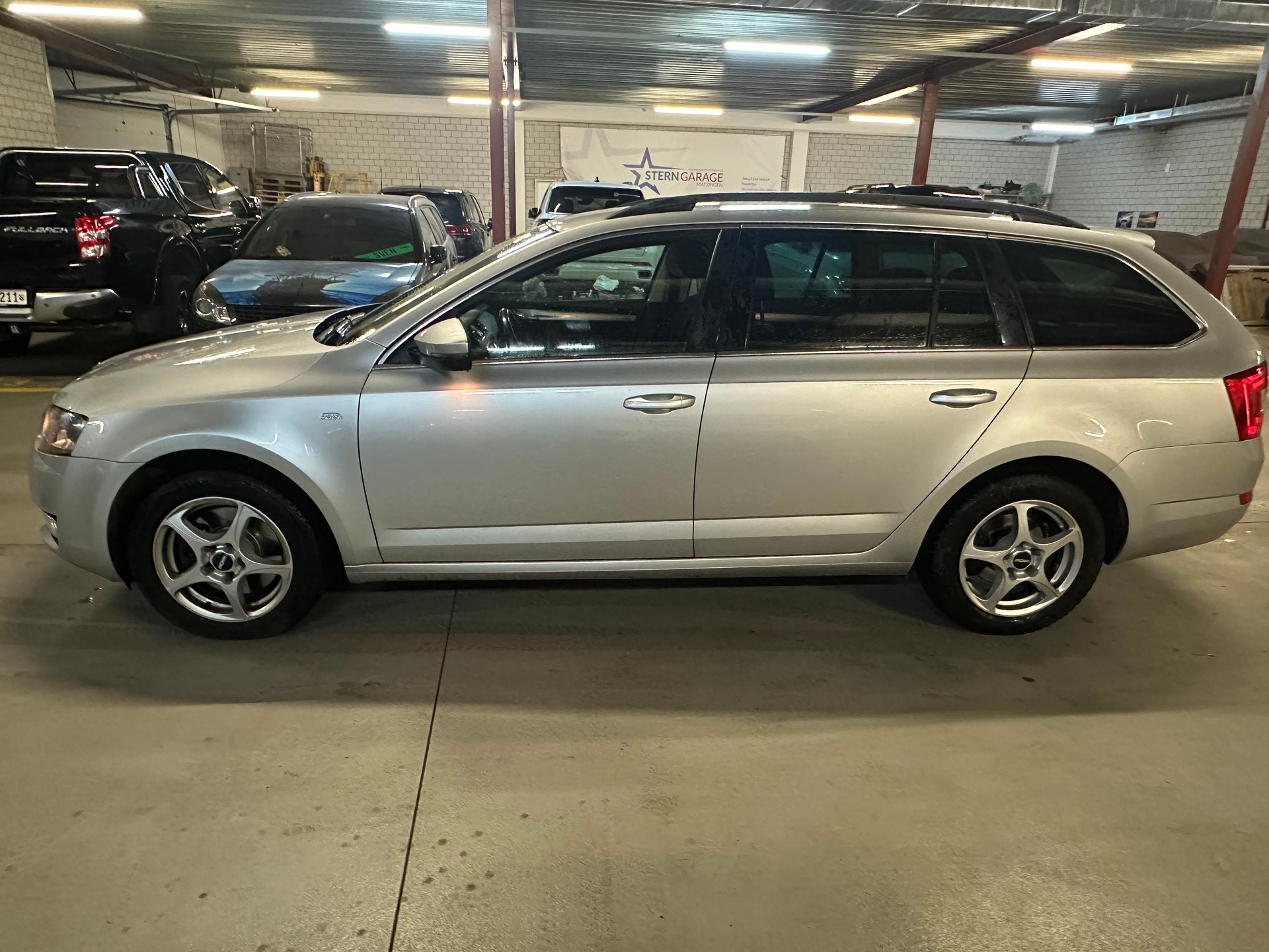 SKODA Octavia Combi 2.0 TDI Ambition 4x4 DSG-showroom-element-1