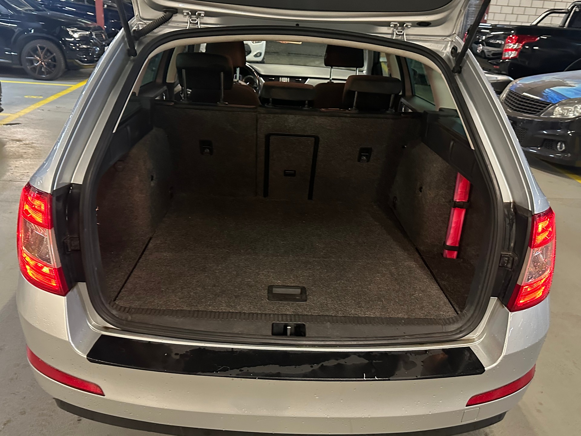 SKODA Octavia Combi 2.0 TDI Ambition 4x4 DSG-image-4