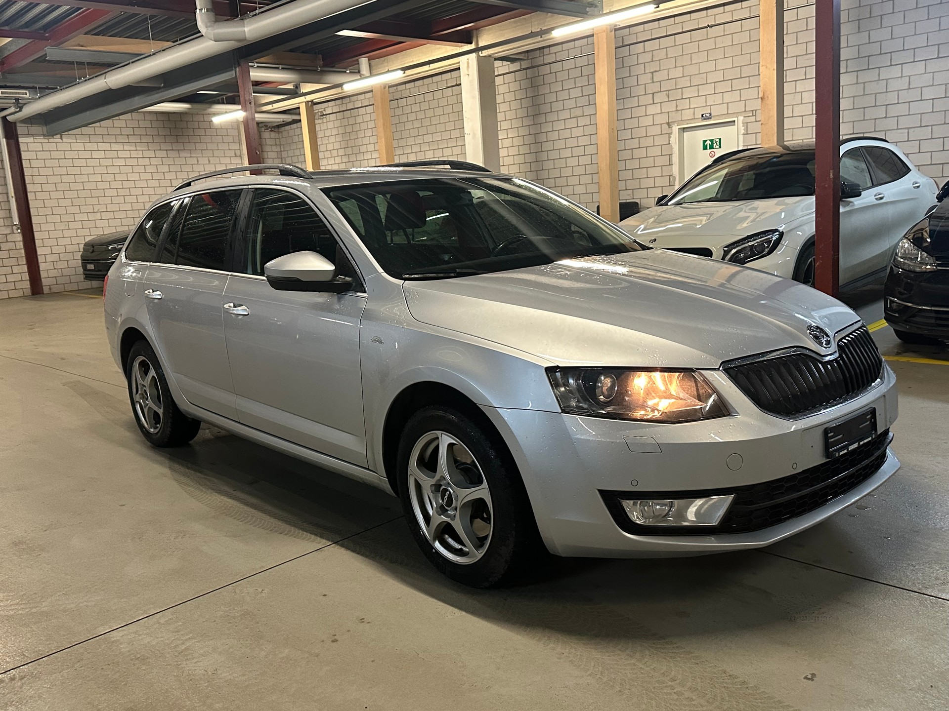 SKODA Octavia Combi 2.0 TDI Ambition 4x4 DSG-image-7