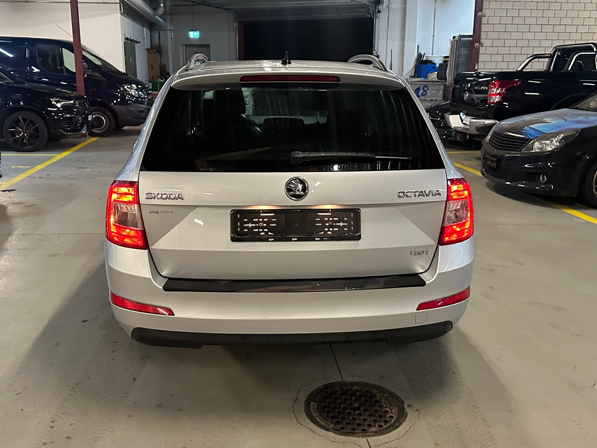 SKODA Octavia Combi 2.0 TDI Ambition 4x4 DSG-showroom-element-3
