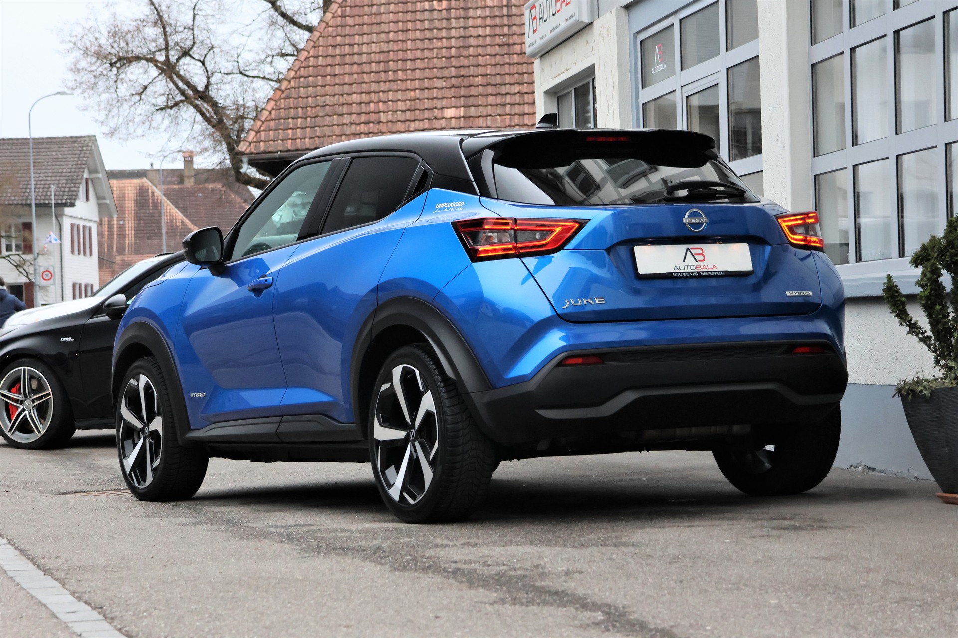 NISSAN Juke 1.6 FHEV N-Connecta (CH) "Unplugged Limited Edition 079/500"-showroom-element-2