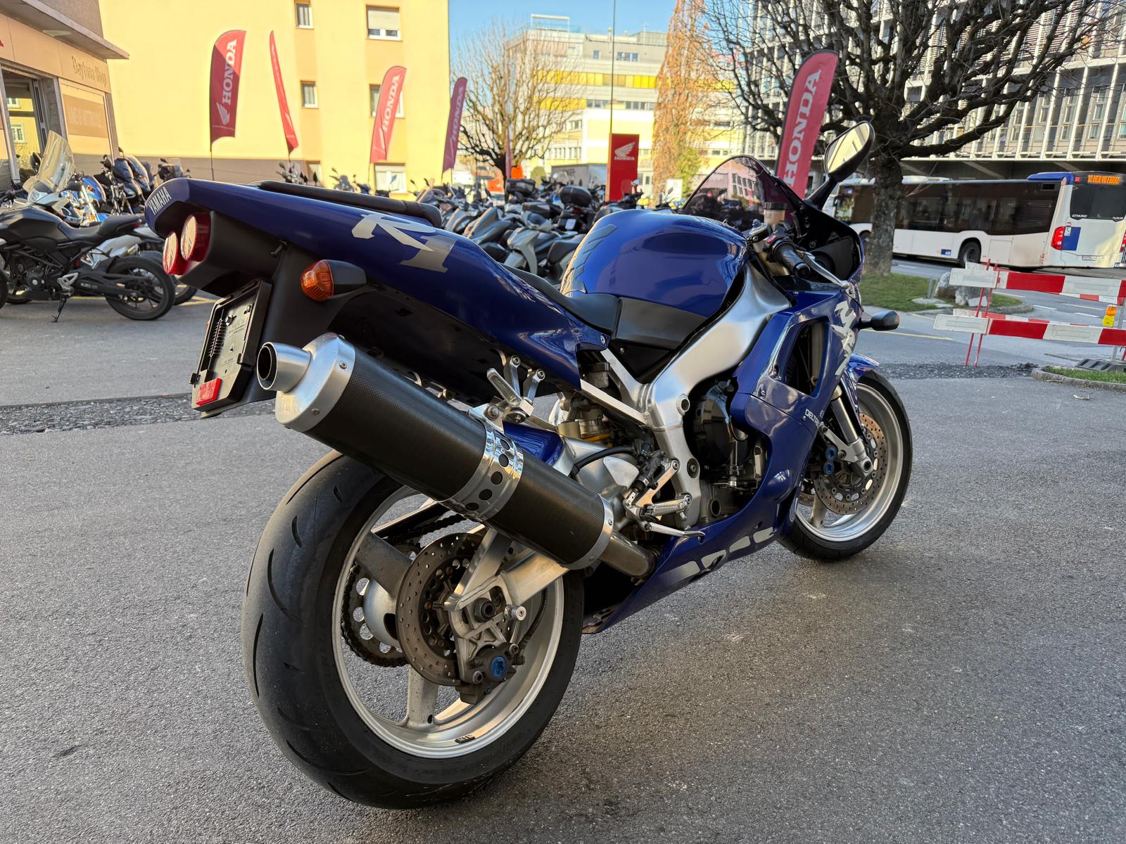 YAMAHA YZF-R1-image-5