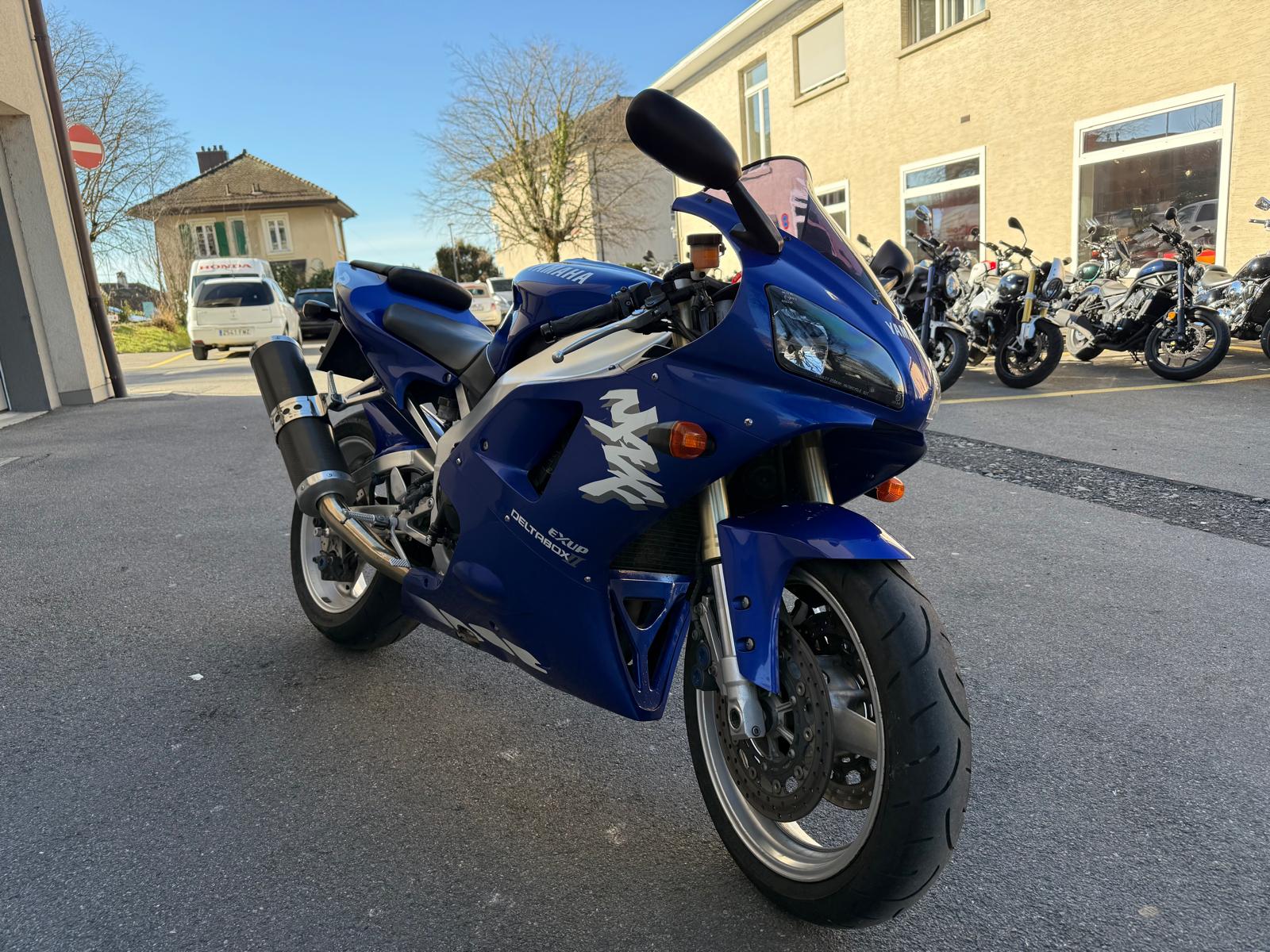 YAMAHA YZF-R1-image-1