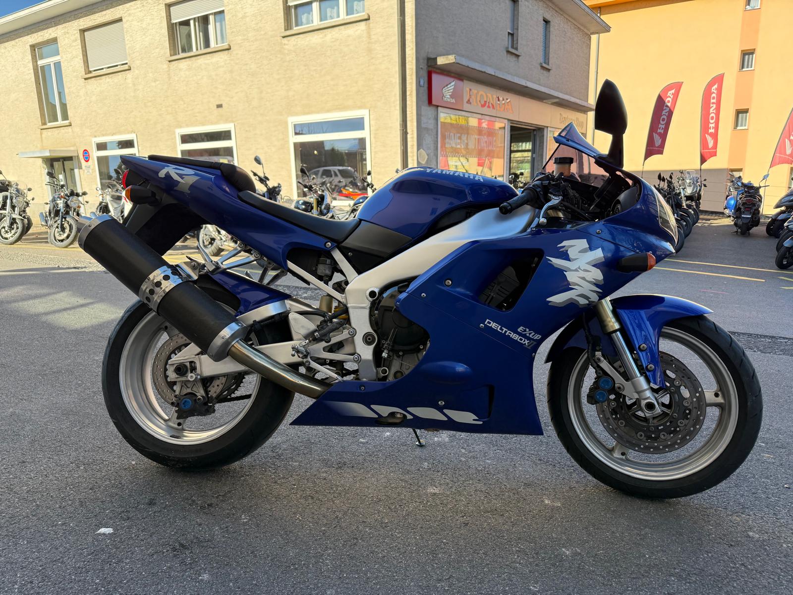YAMAHA YZF-R1-image-3
