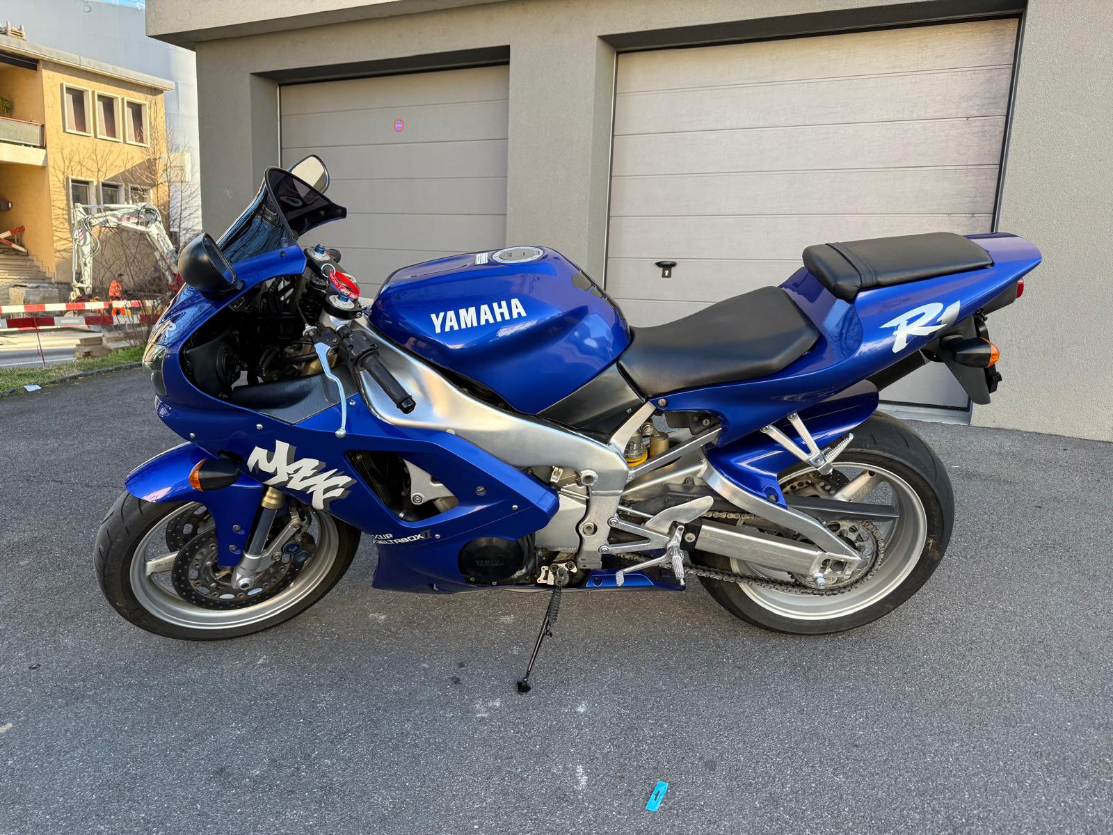 YAMAHA YZF-R1-image-2