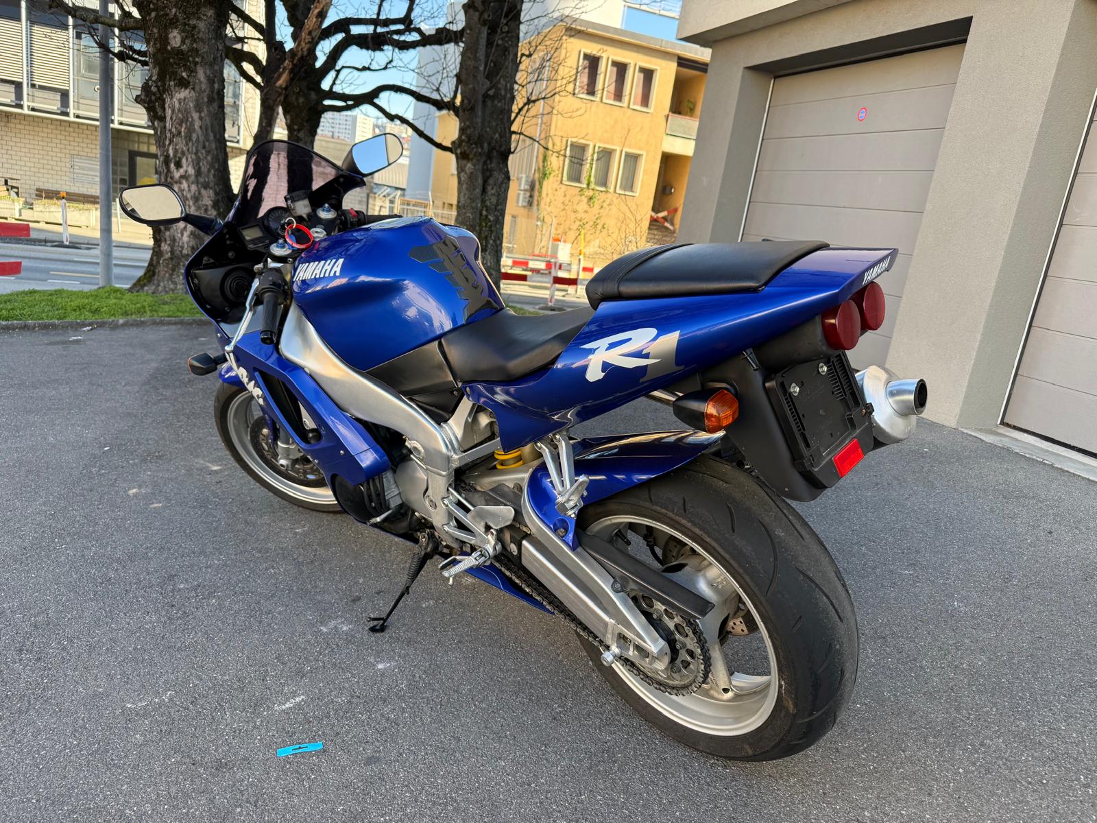 YAMAHA YZF-R1-image-4