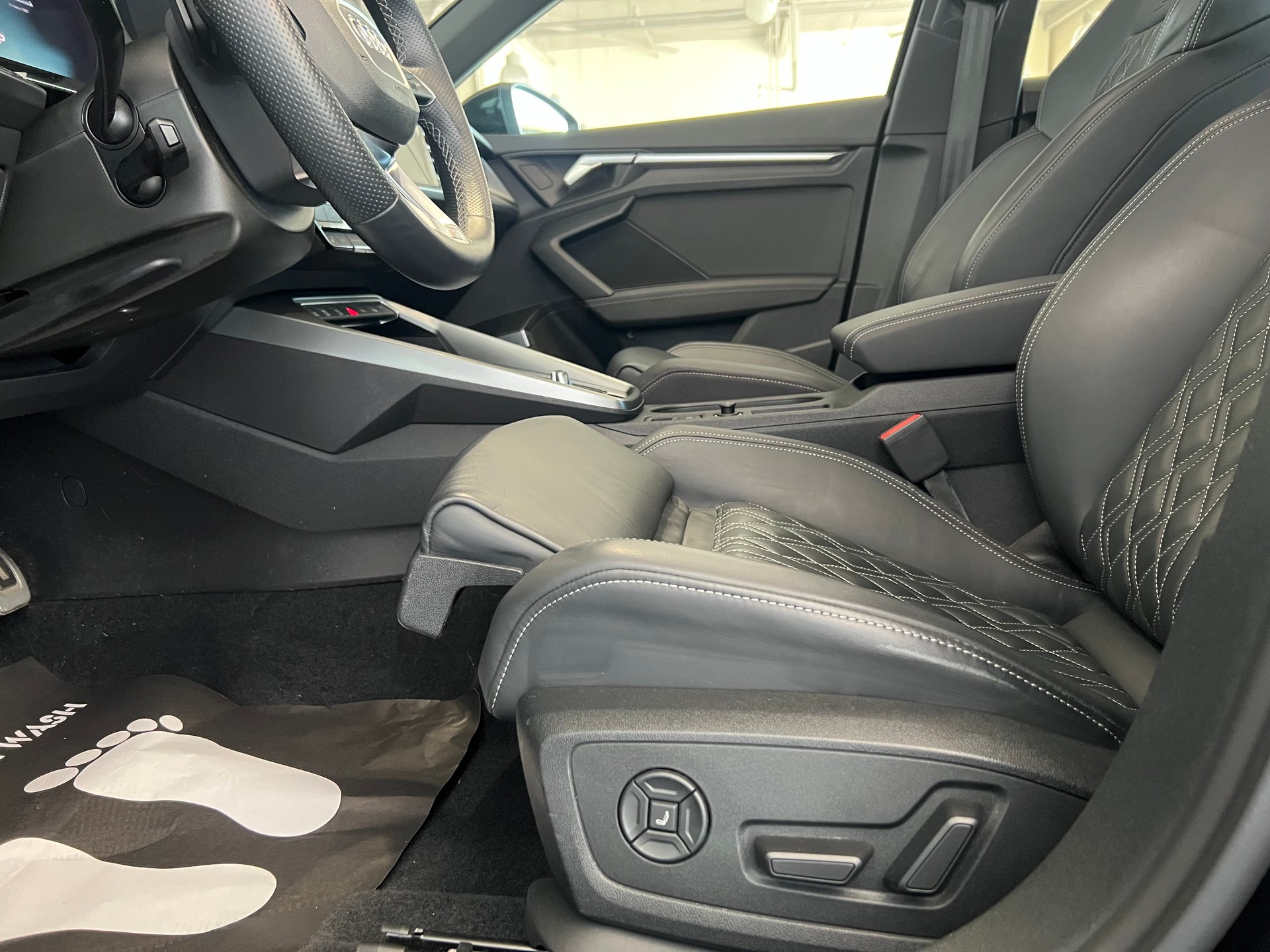 AUDI S3 Limousine 2.0 TFSI quattro S-tronic-image-18