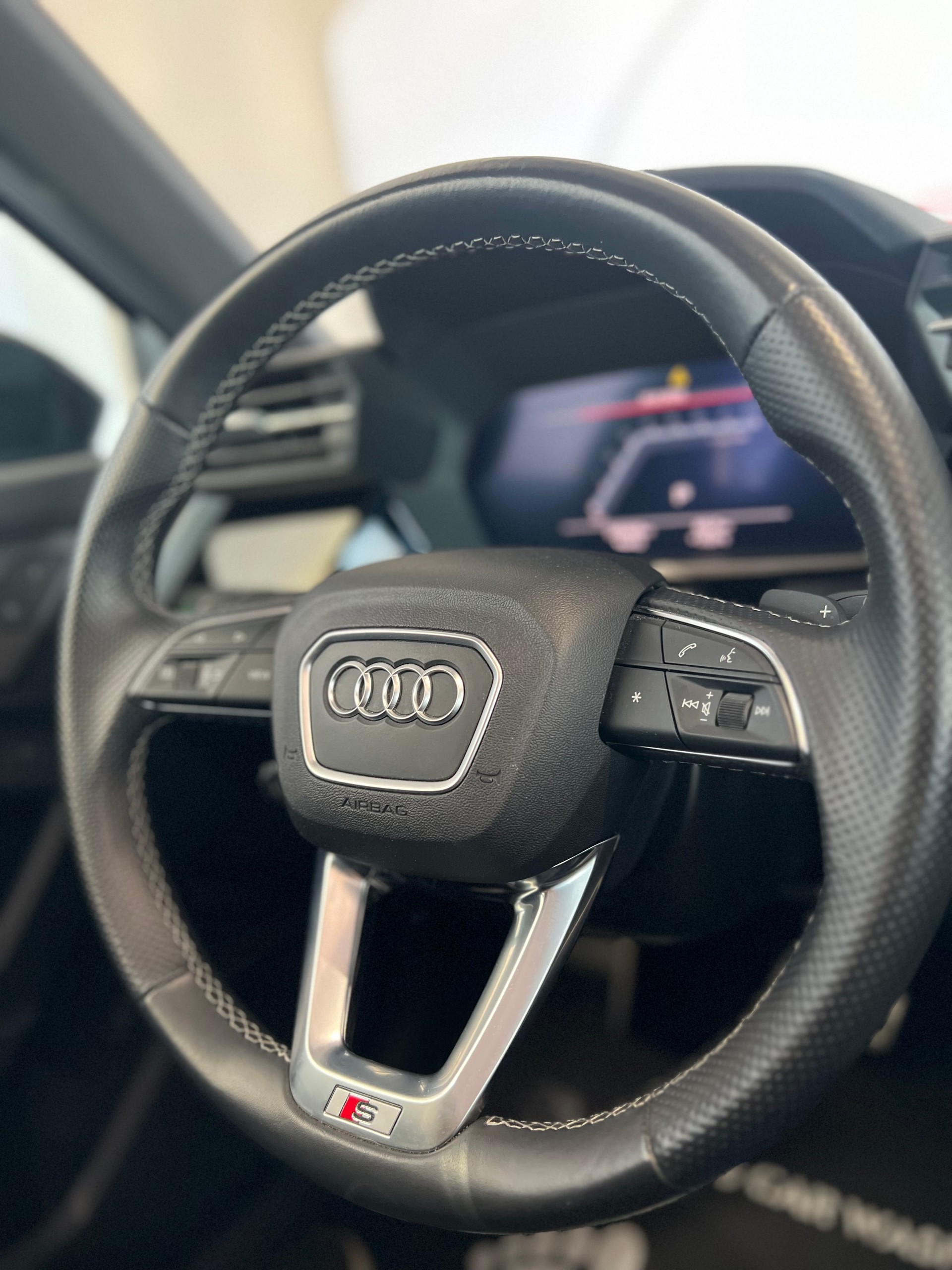 AUDI S3 Limousine 2.0 TFSI quattro S-tronic-image-25