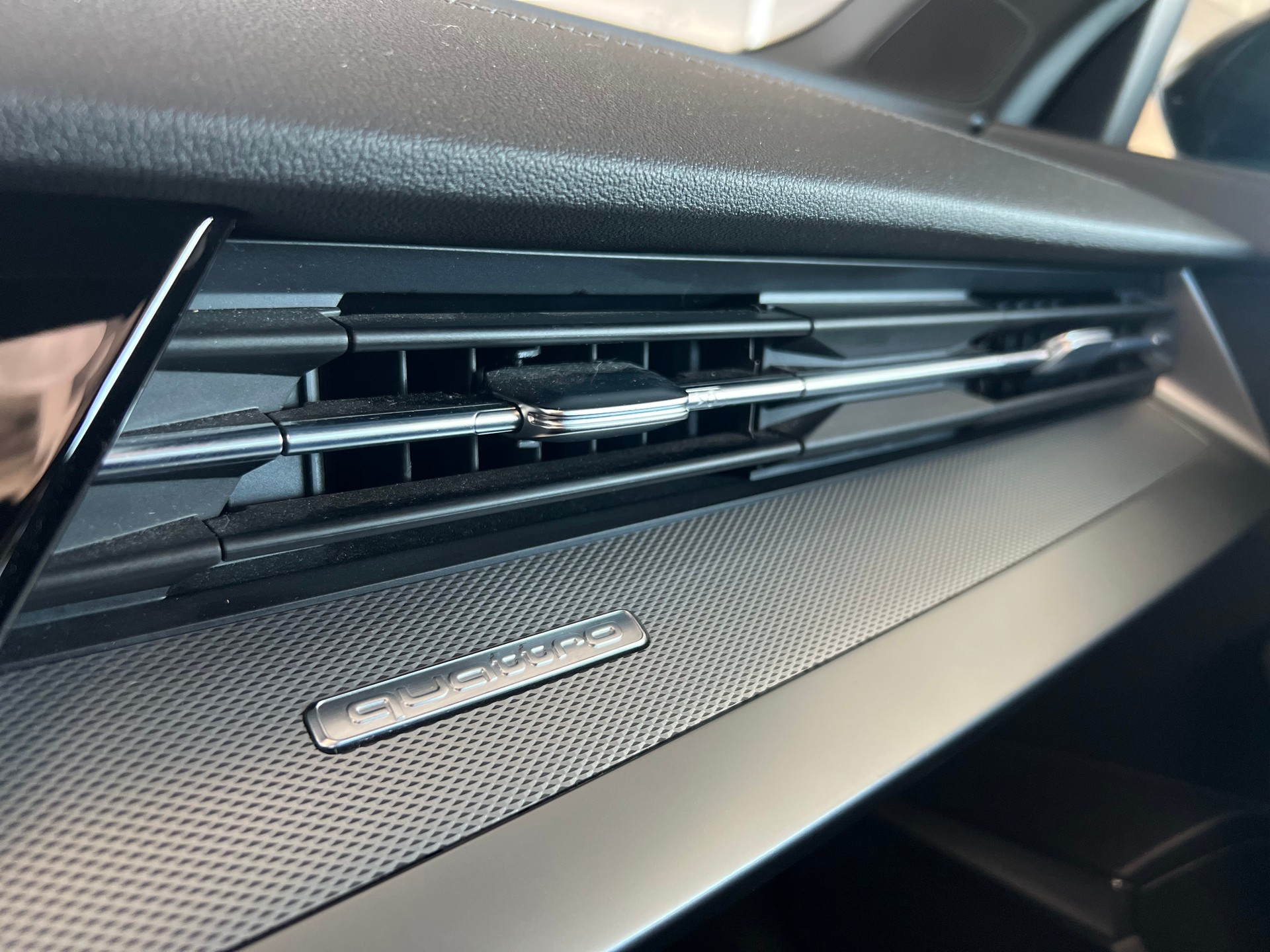 AUDI S3 Limousine 2.0 TFSI quattro S-tronic-image-28