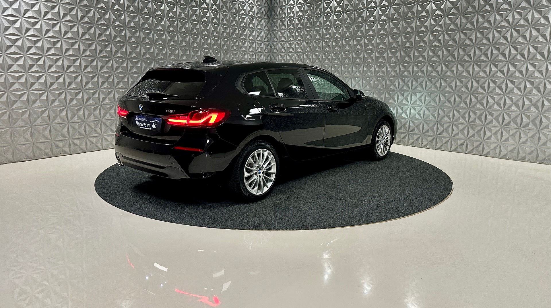 BMW 118i Steptronic-image-4
