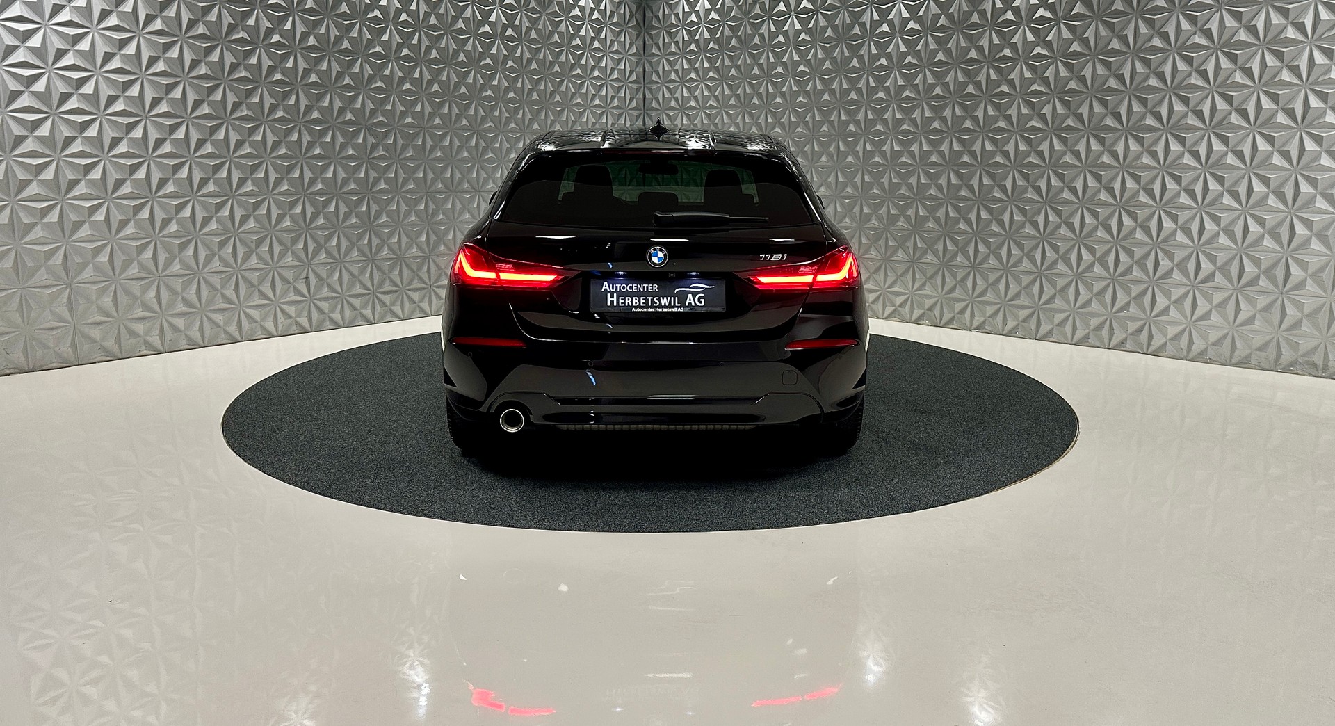 BMW 118i Steptronic-image-5