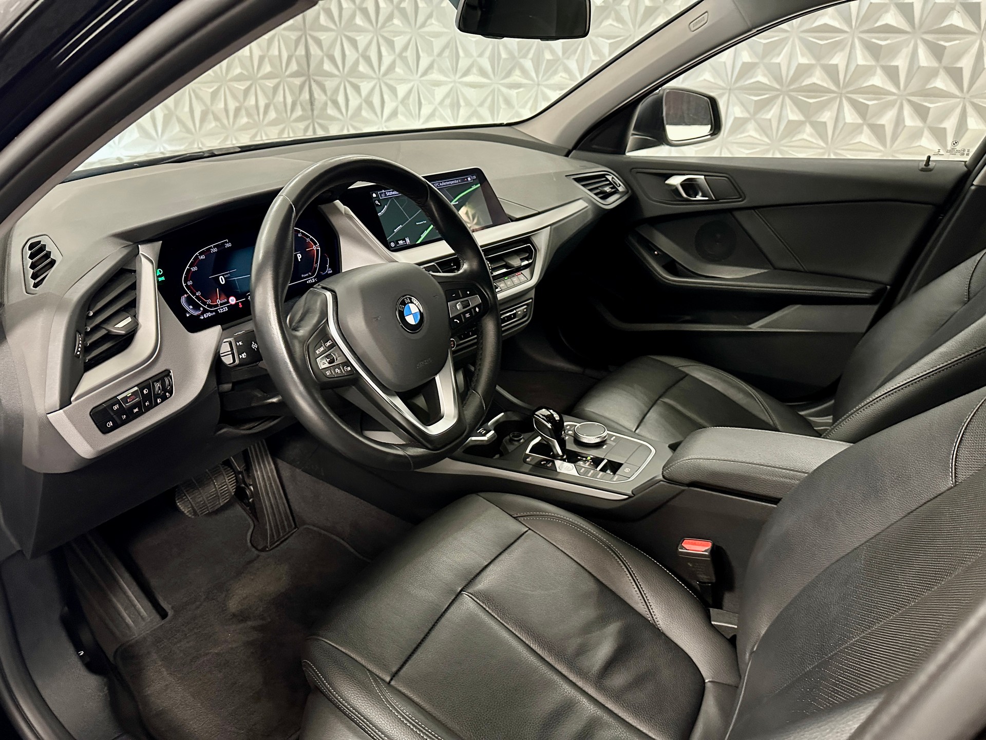 BMW 118i Steptronic-image-10