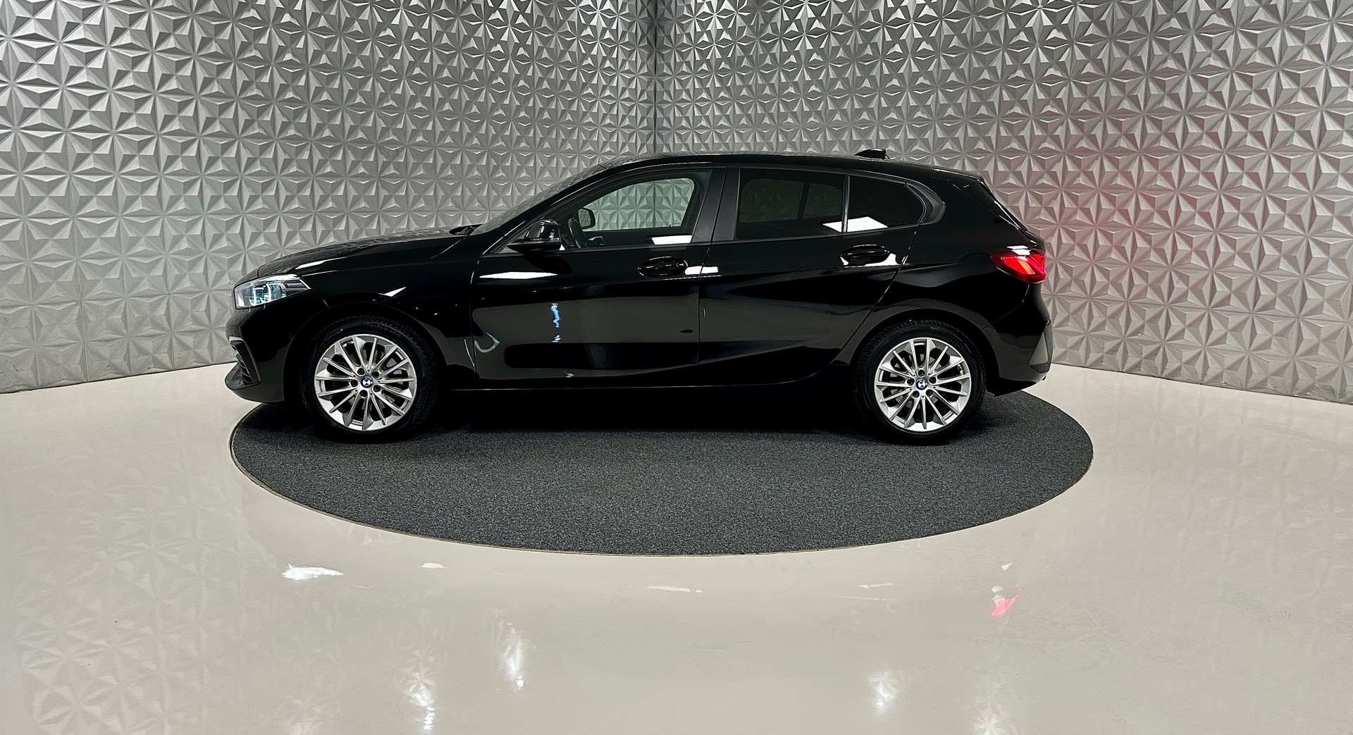 BMW 118i Steptronic-image-7