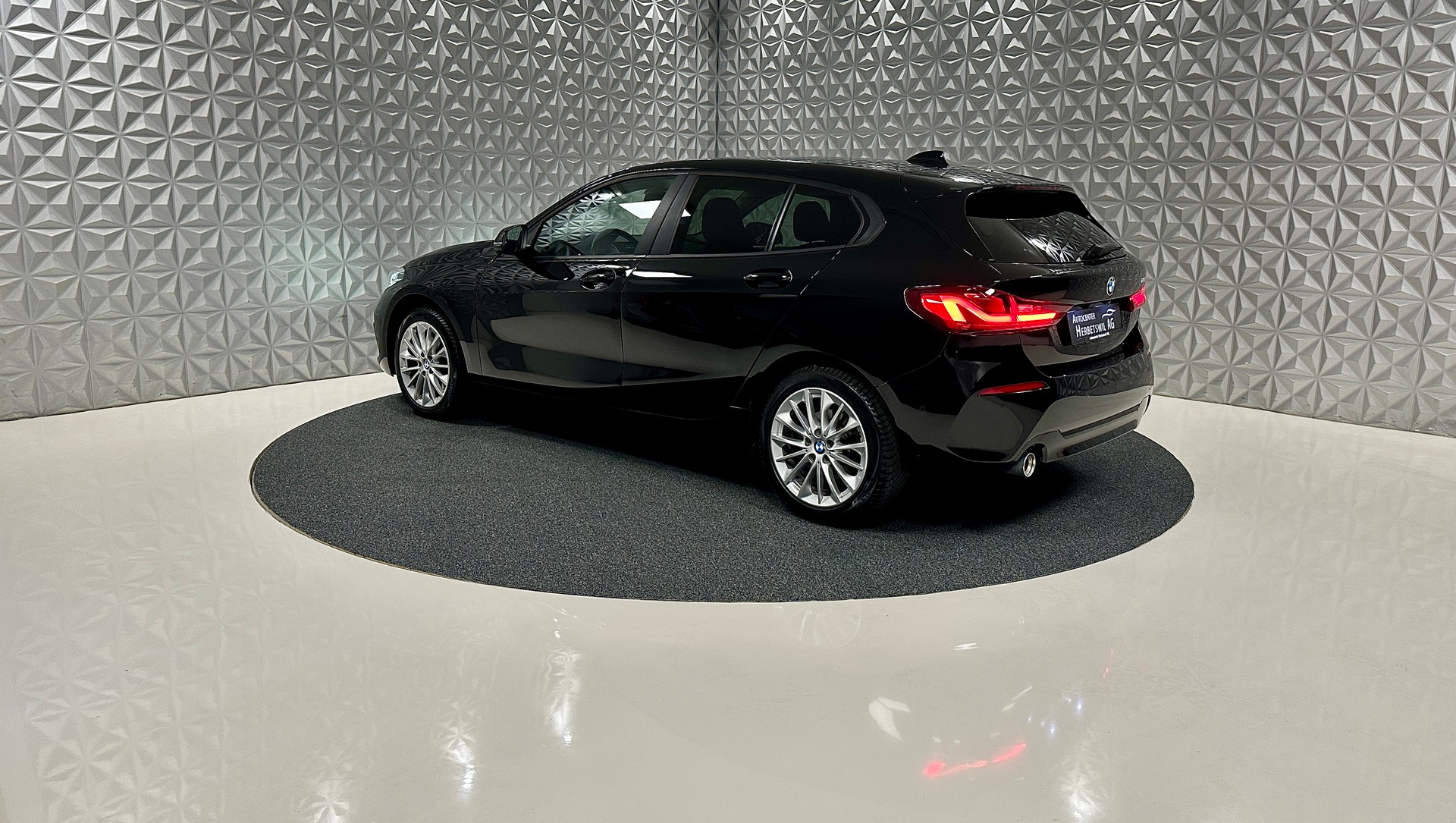 BMW 118i Steptronic-image-6