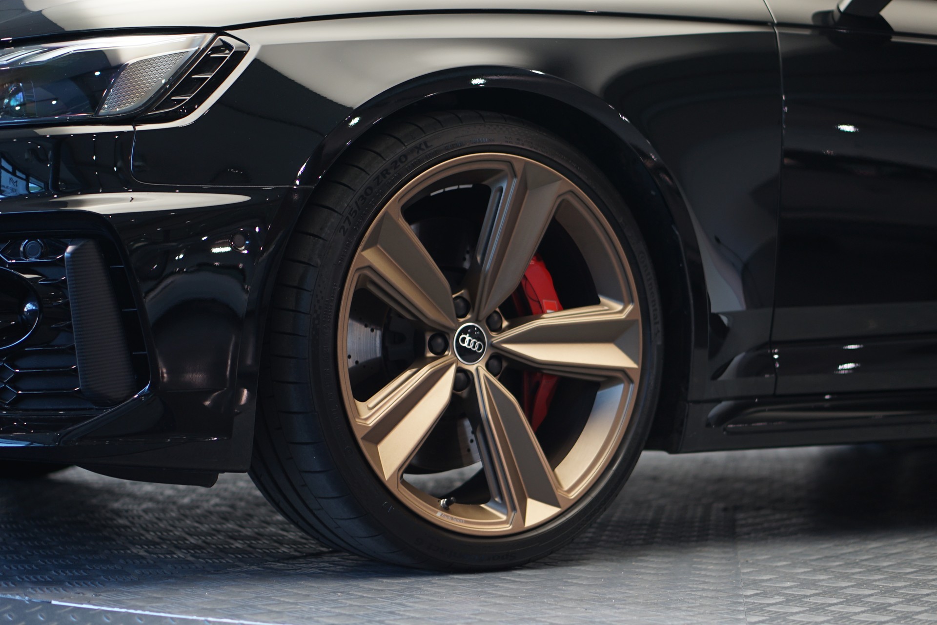 AUDI RS4 Avant quattro tiptronic *Audi exclusive* *Voll-Carbon*-image-50