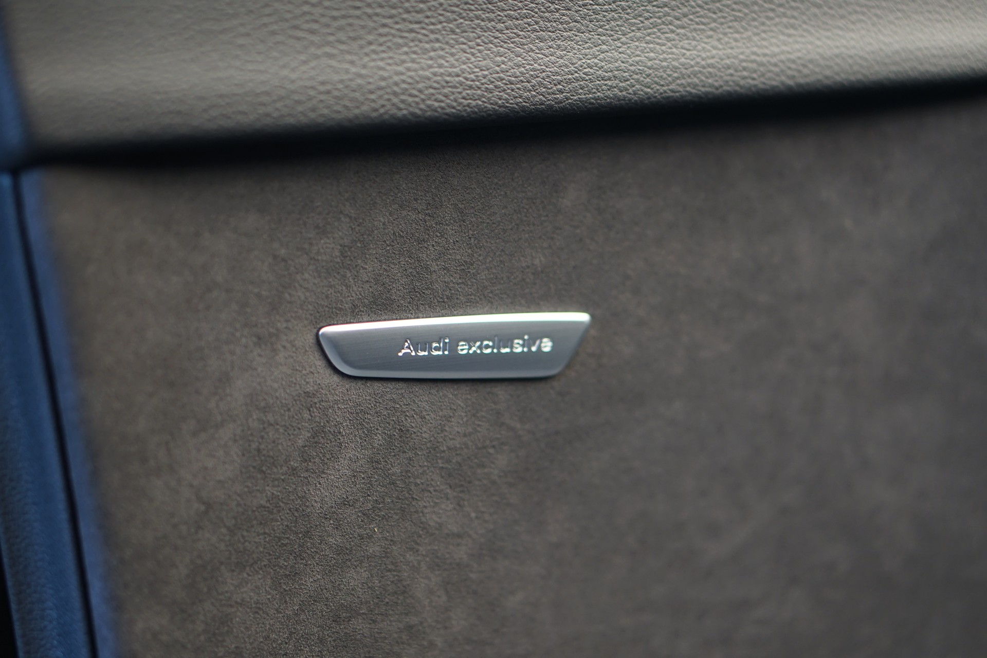 AUDI RS4 Avant quattro tiptronic *Audi exclusive* *Voll-Carbon*-image-32