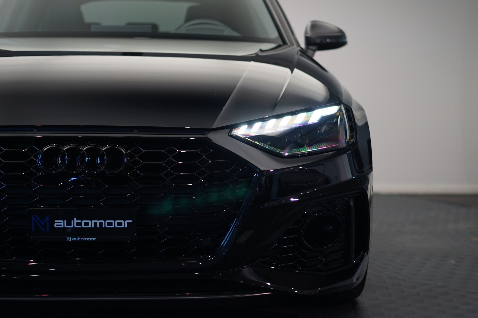 AUDI RS4 Avant quattro tiptronic *Audi exclusive* *Voll-Carbon*-image-9