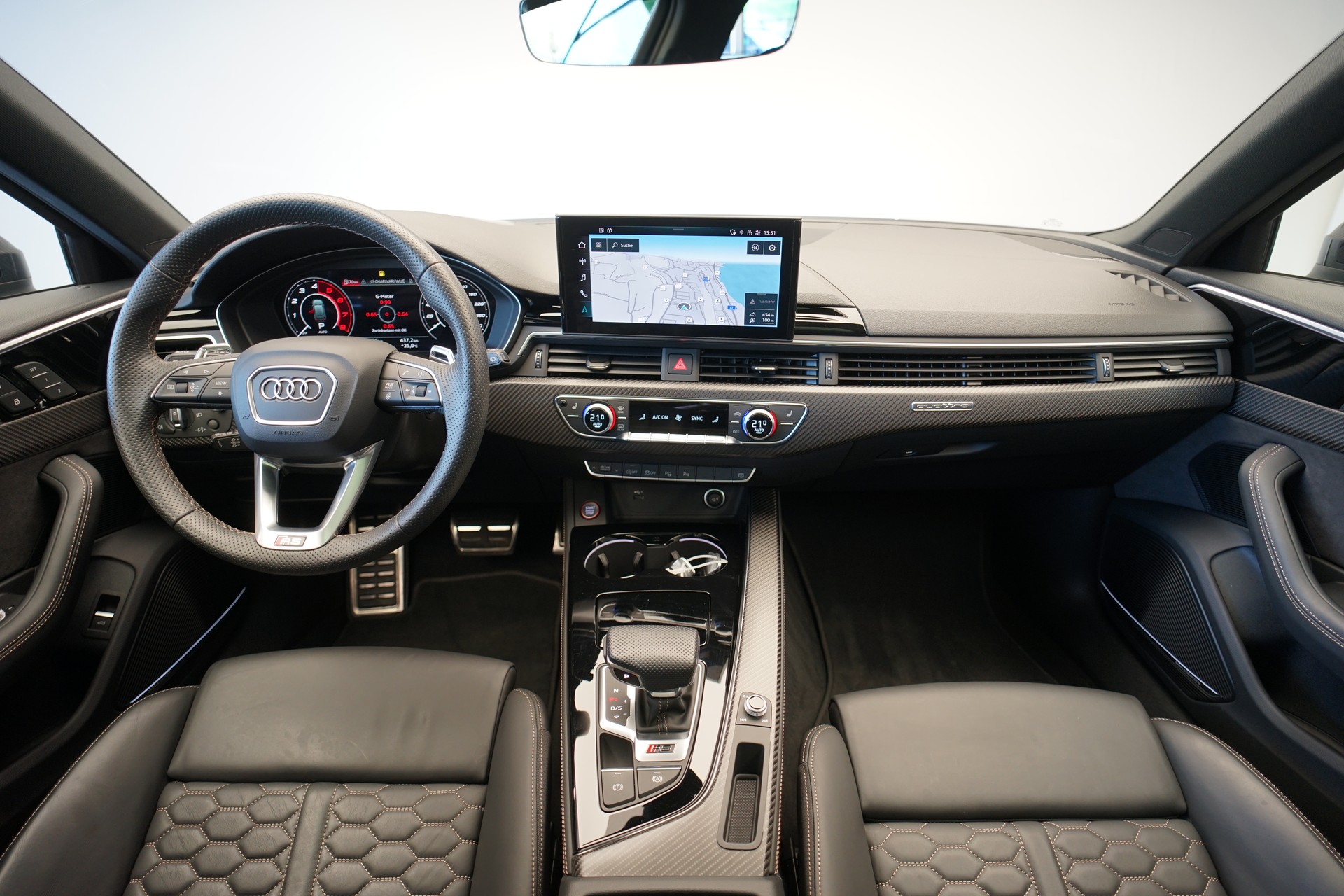 AUDI RS4 Avant quattro tiptronic *Audi exclusive* *Voll-Carbon*-image-14