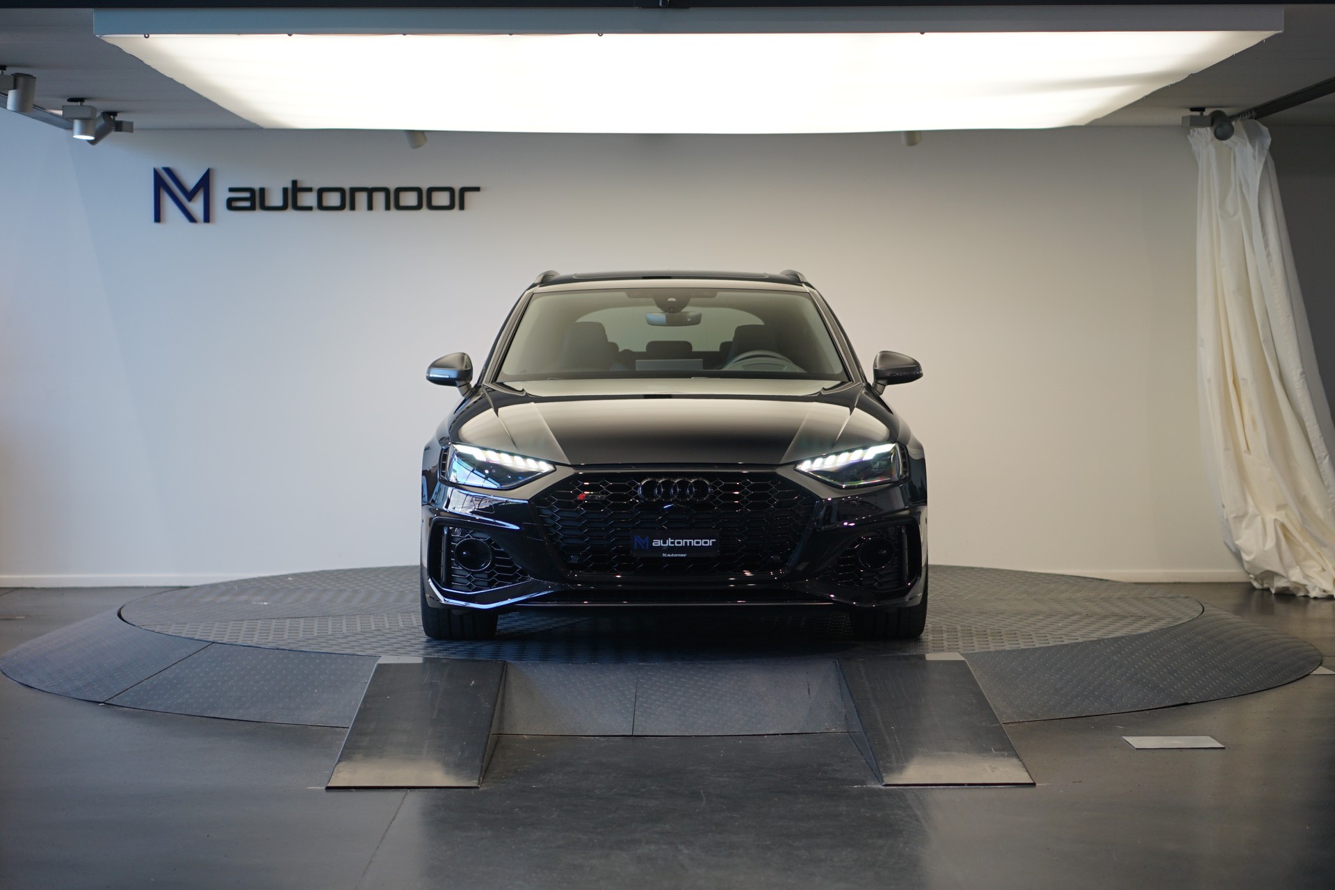 AUDI RS4 Avant quattro tiptronic *Audi exclusive* *Voll-Carbon*-showroom-element-1