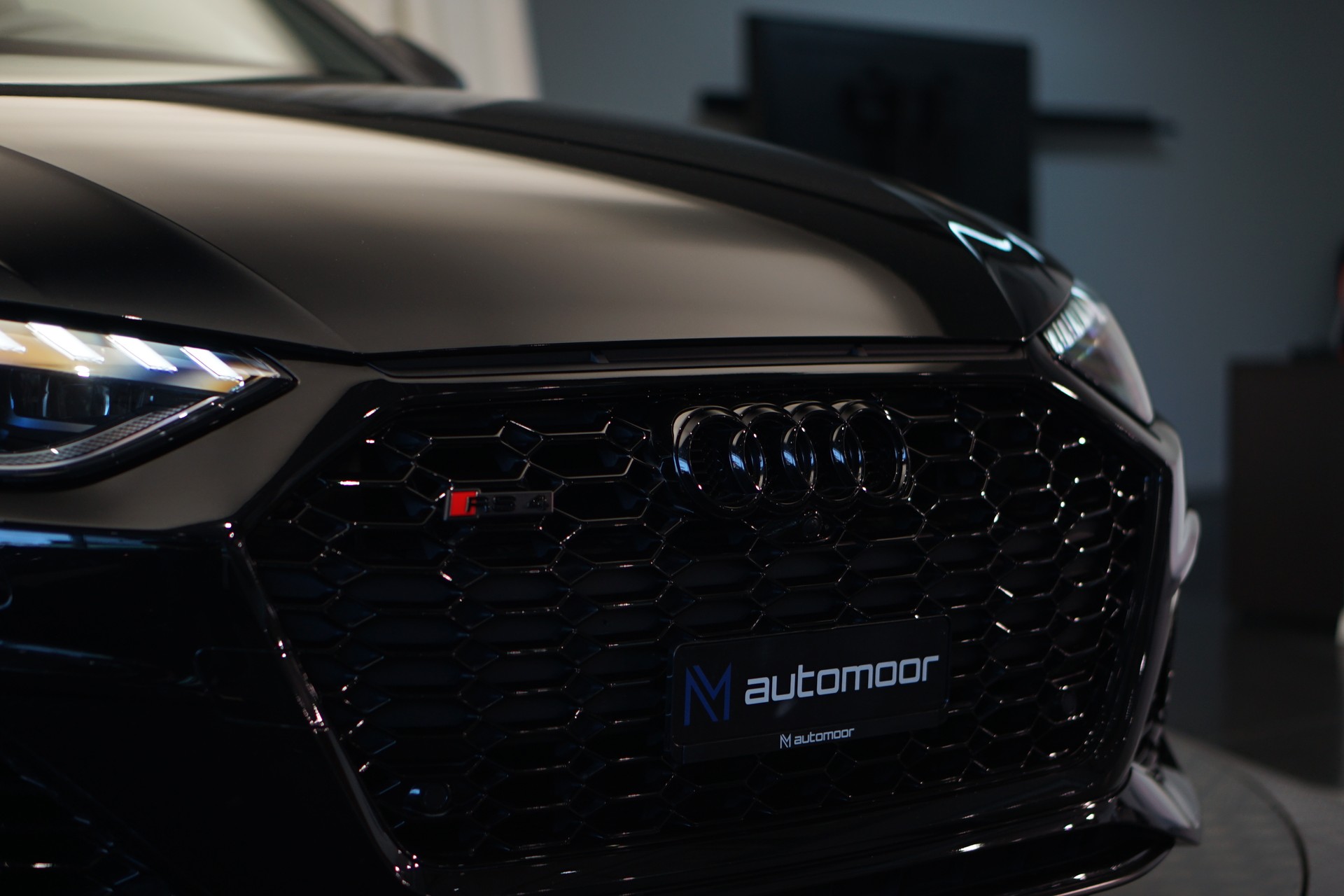 AUDI RS4 Avant quattro tiptronic *Audi exclusive* *Voll-Carbon*-image-51