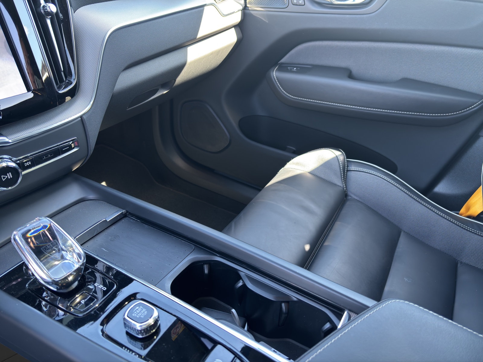 VOLVO XC60 2.0 T8 TE Polestar eAWD-image-5