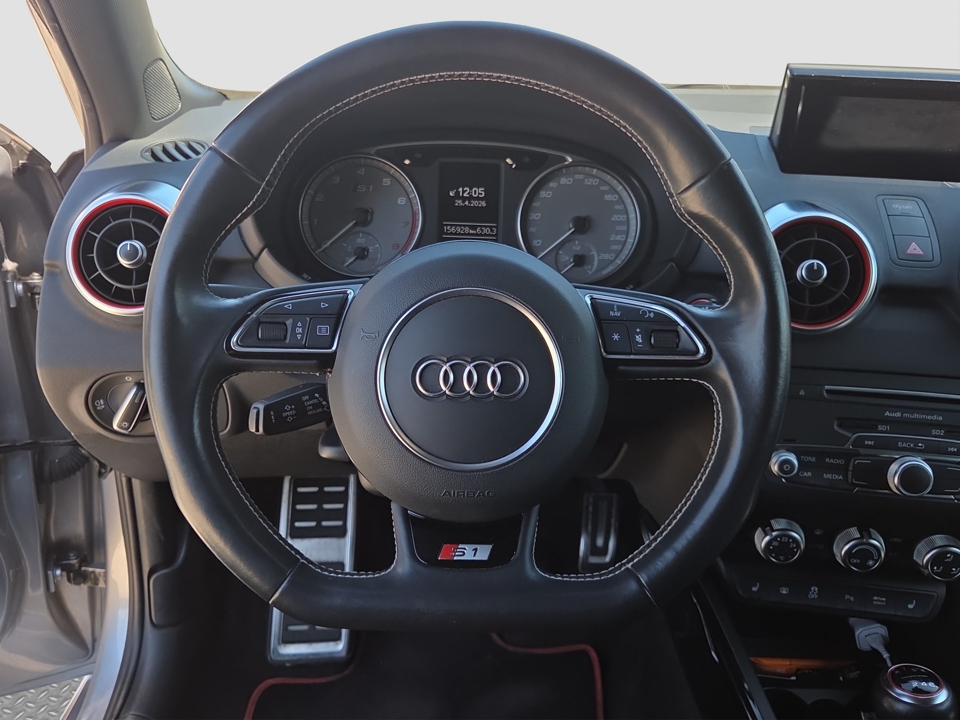 AUDI S1 Sportback 2.0 TFSI quattro-image-9
