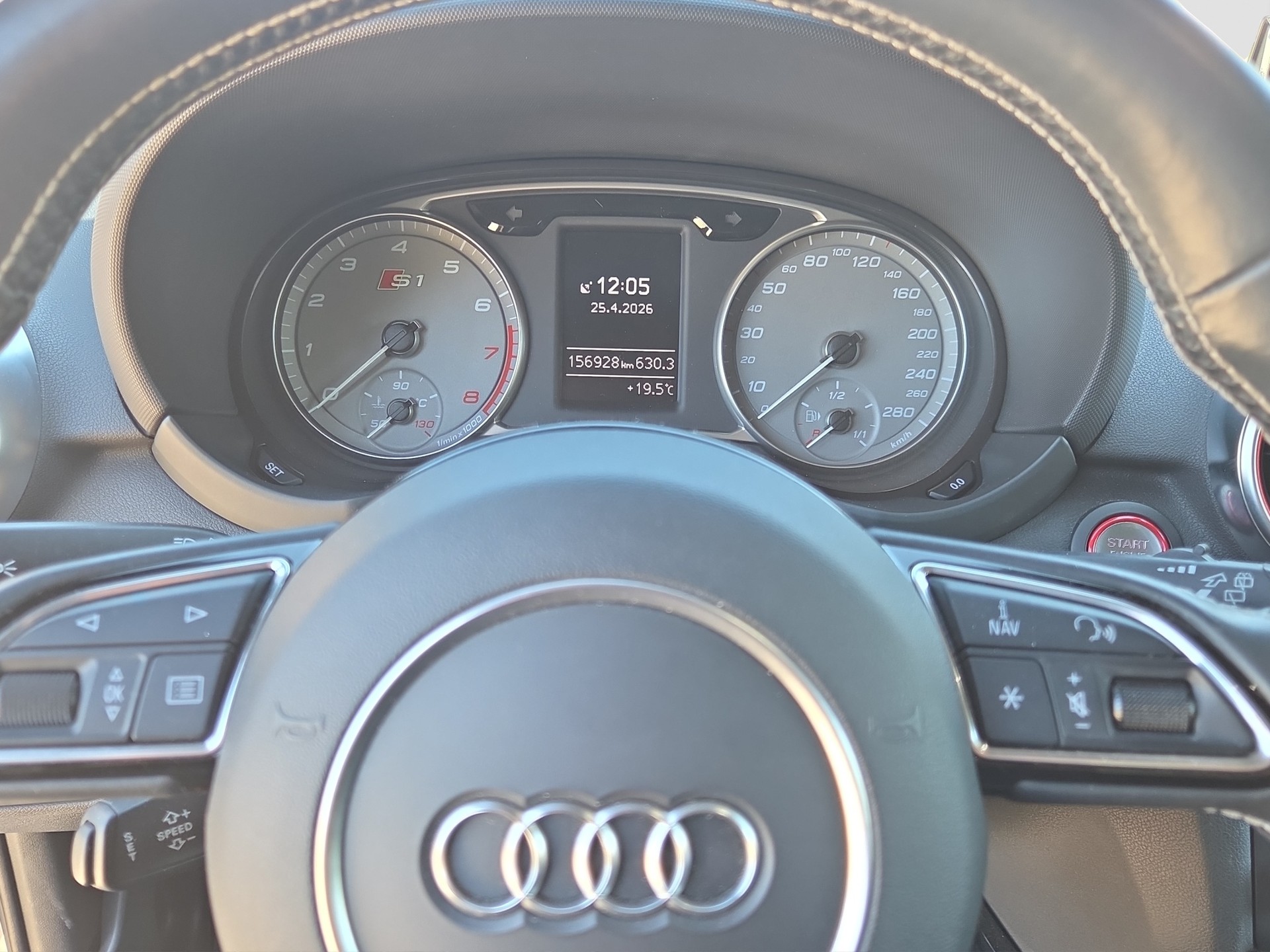 AUDI S1 Sportback 2.0 TFSI quattro-image-14