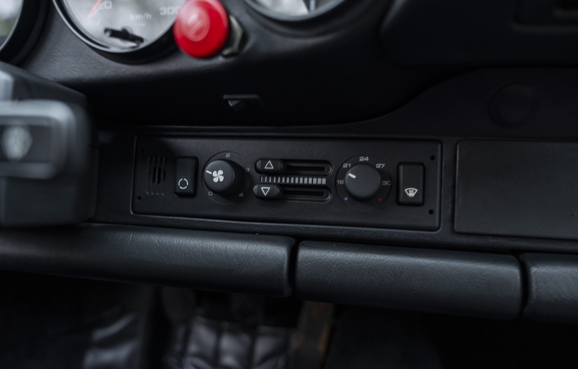 PORSCHE 911 Carrera 2 RS-image-12