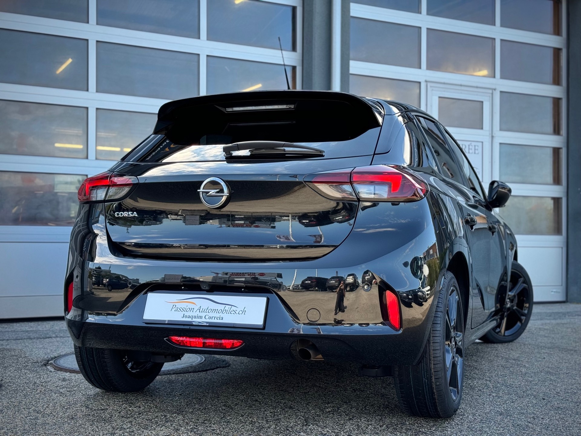 OPEL Corsa 1.2 TP Elegance-image-1