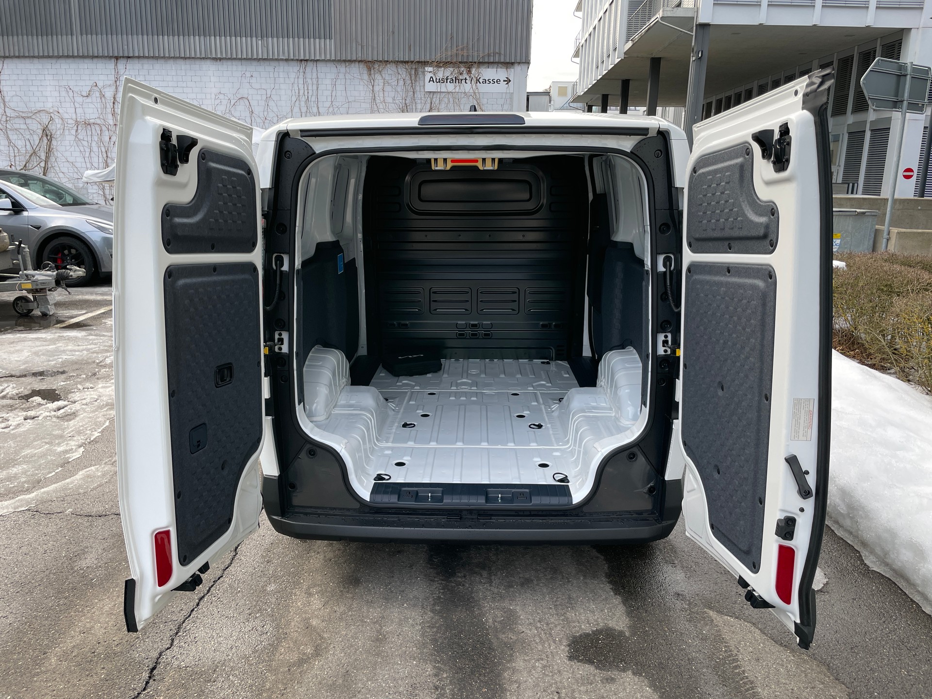 KIA PV5 Cargo 71.2 kWh Elite, Schiebetüre rechts-image-5