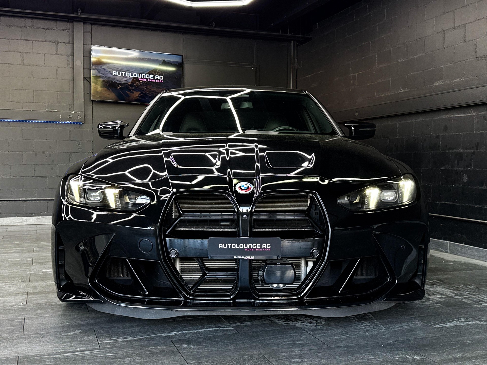 BMW M3 Competition M xDrive-showroom-element-2