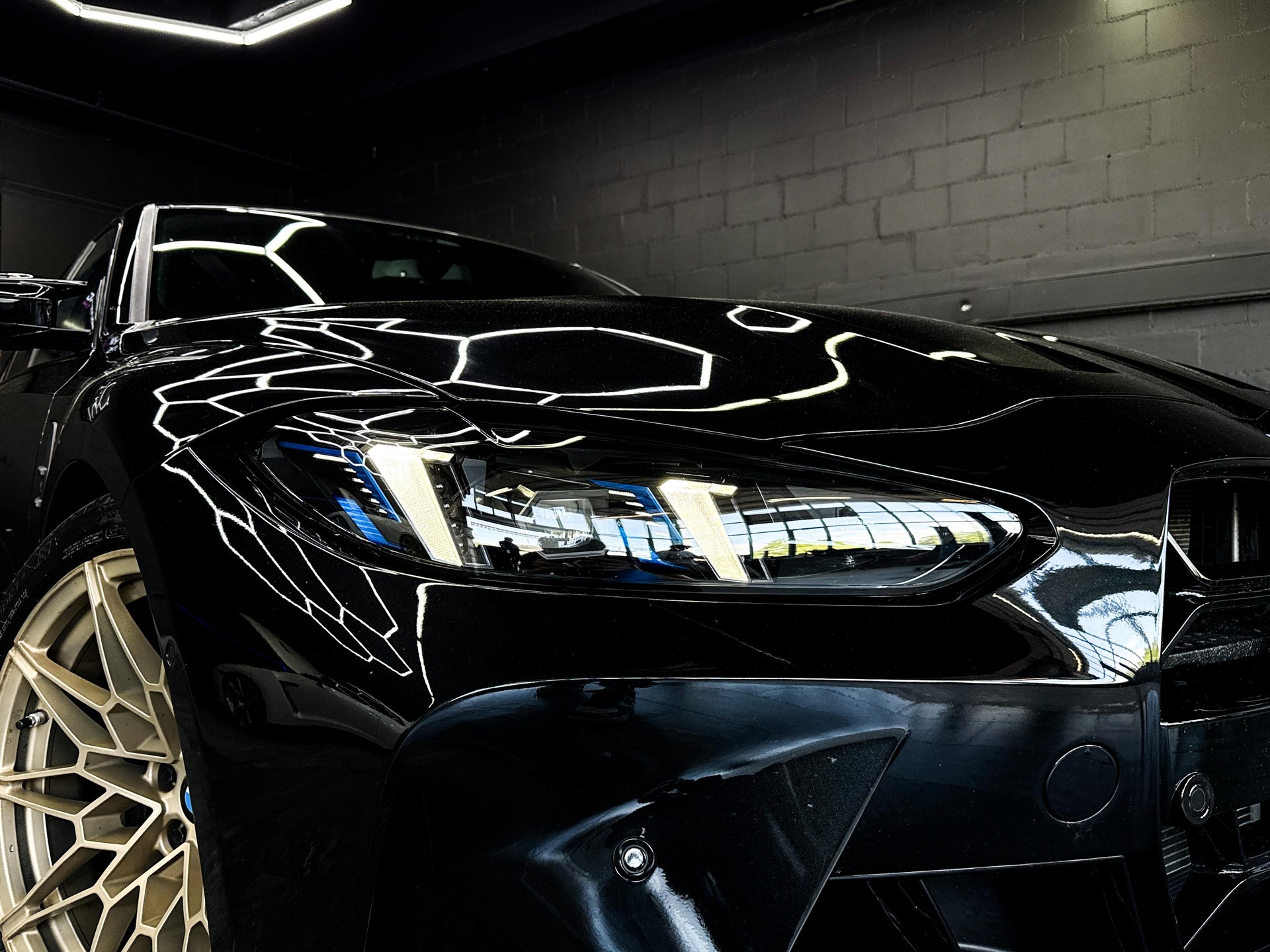 BMW M3 Competition M xDrive-showroom-element-3