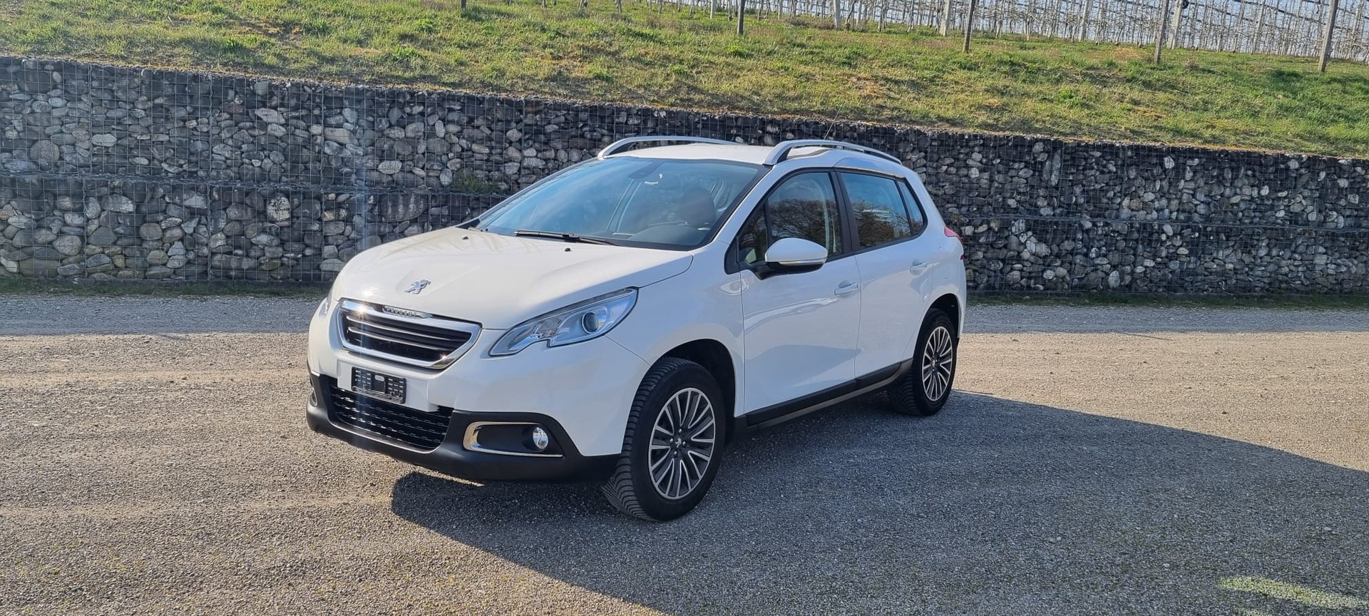 PEUGEOT 2008 1.2 PureTech Active-image-1