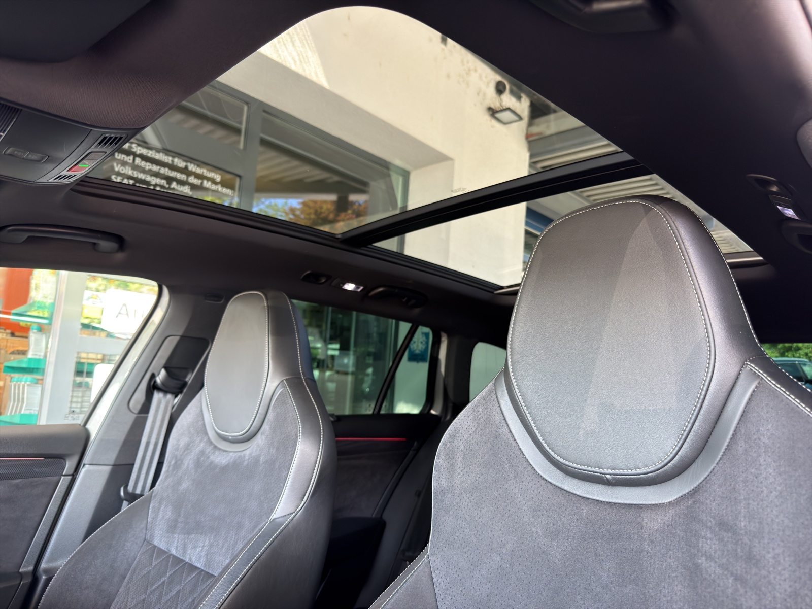 SKODA Superb Combi 2.0 TSI SportLine+ DSG 4x4-image-12
