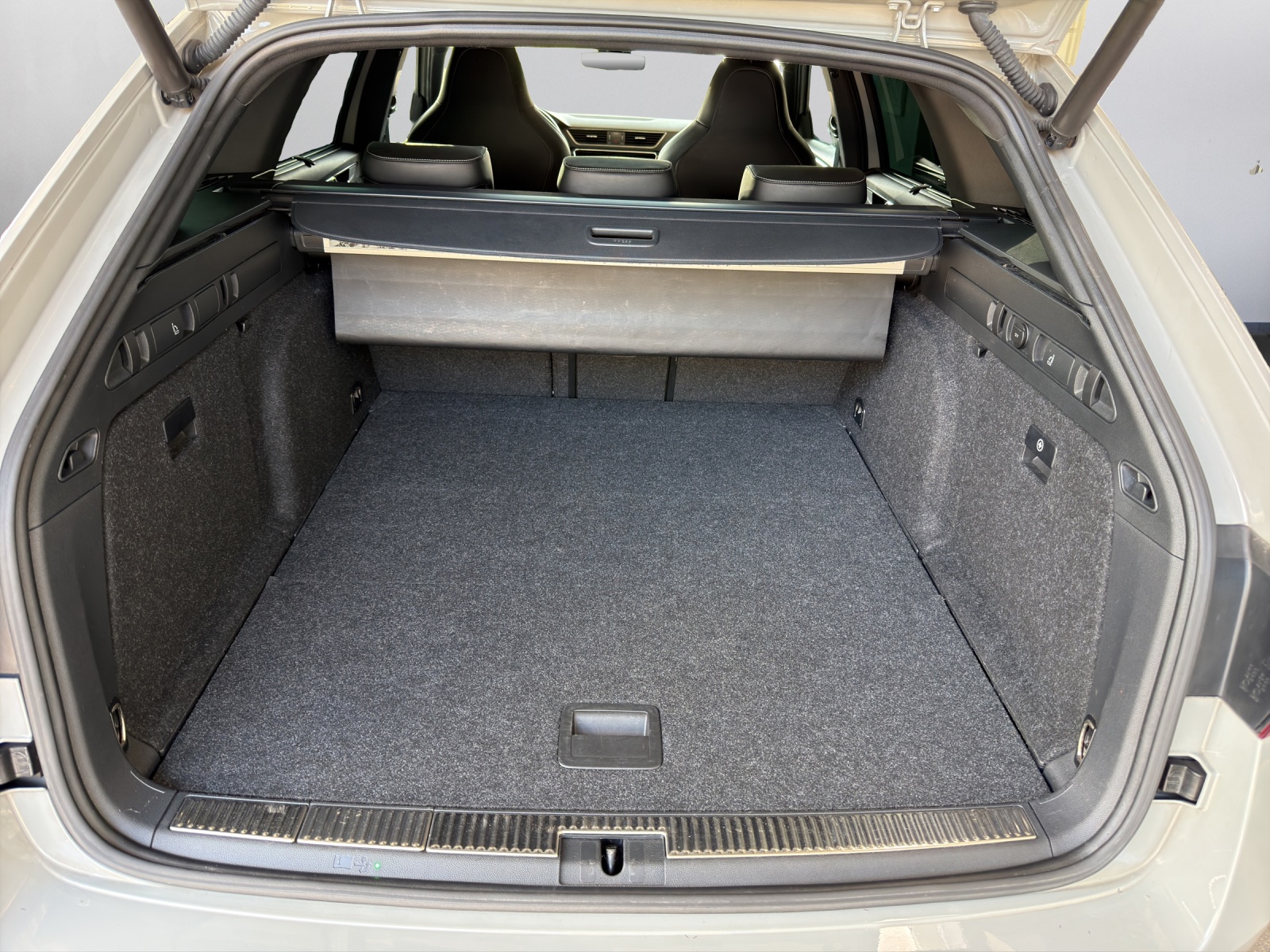 SKODA Superb Combi 2.0 TSI SportLine+ DSG 4x4-image-13