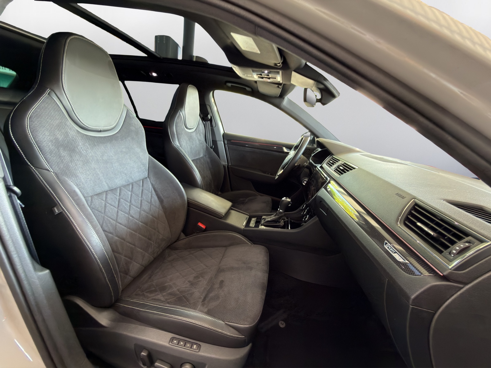 SKODA Superb Combi 2.0 TSI SportLine+ DSG 4x4-image-11