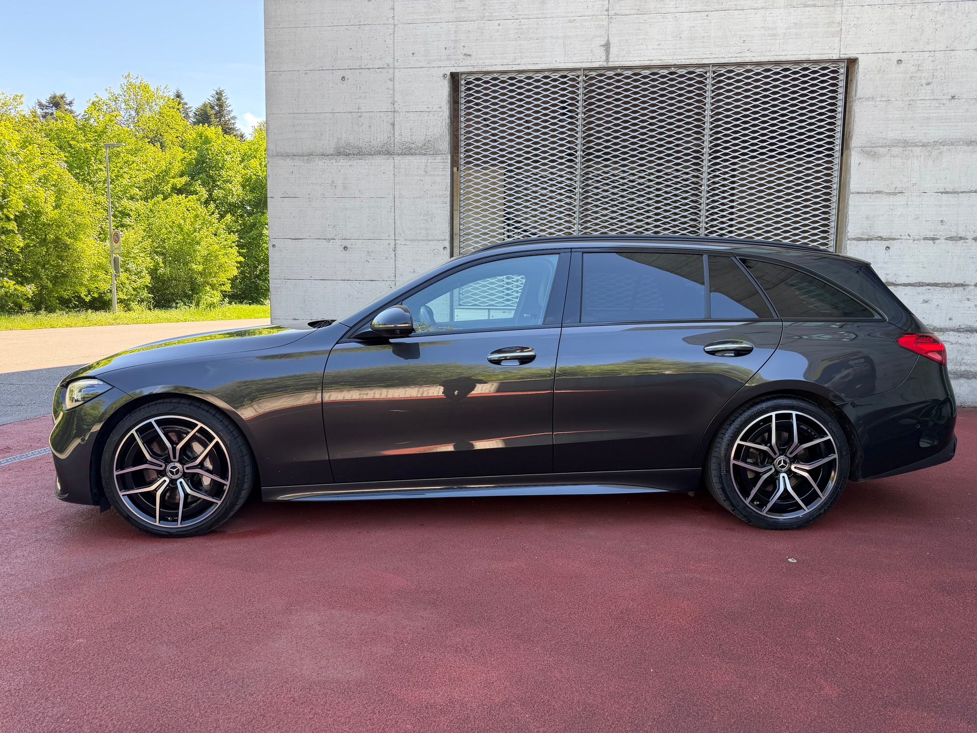 MERCEDES-BENZ C 220 d T 4Matic AMG Line-image-1