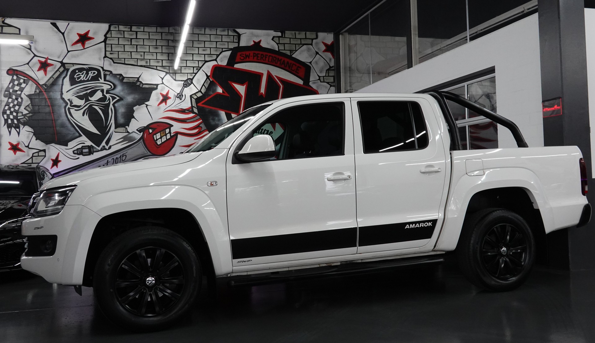 VW AMAROK 2.0 BiTDI ULTIMATE WHITE 4-MOTION PICK-UP 3200kg AHL-showroom-element-1