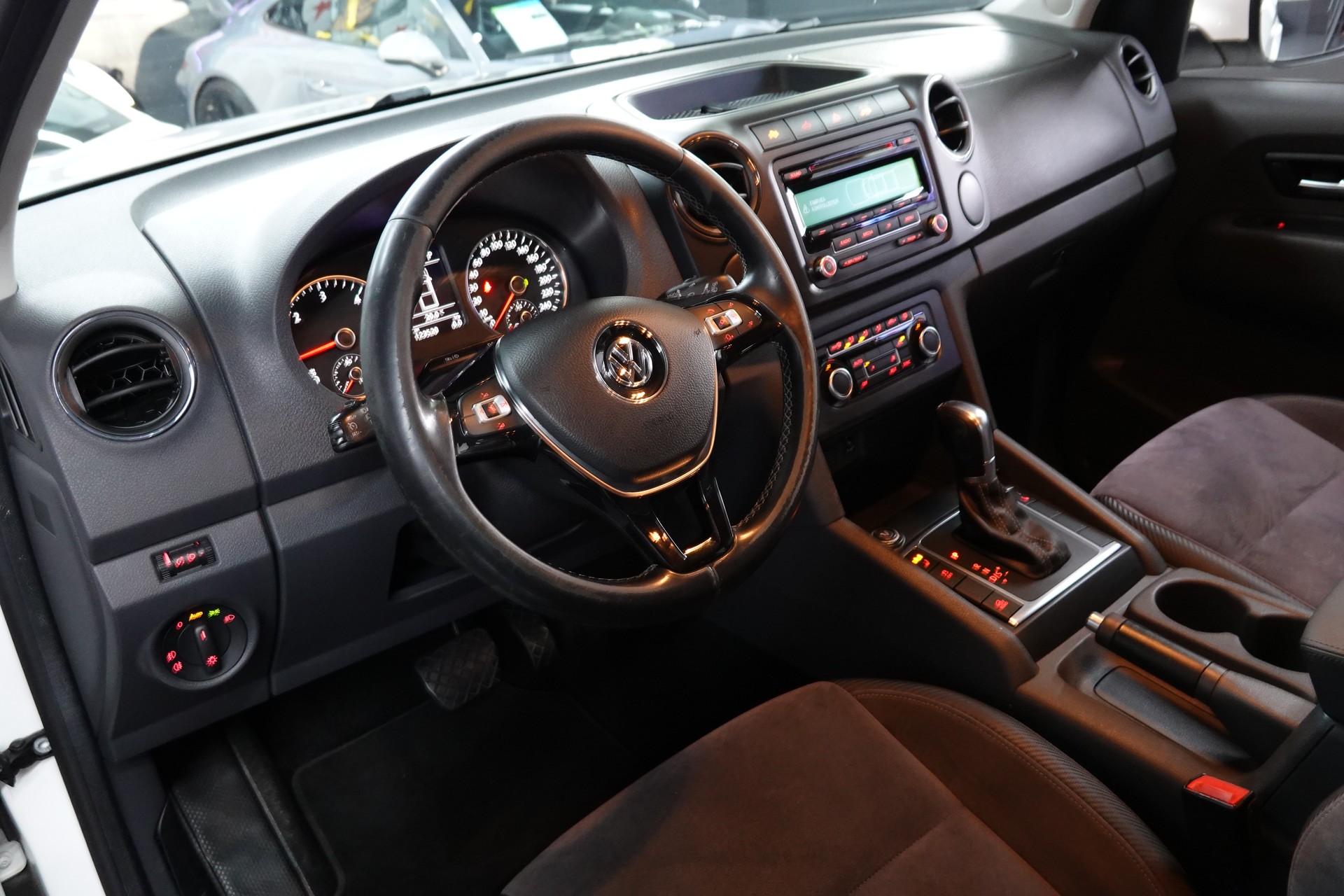 VW AMAROK 2.0 BiTDI ULTIMATE WHITE 4-MOTION PICK-UP 3200kg AHL-image-30