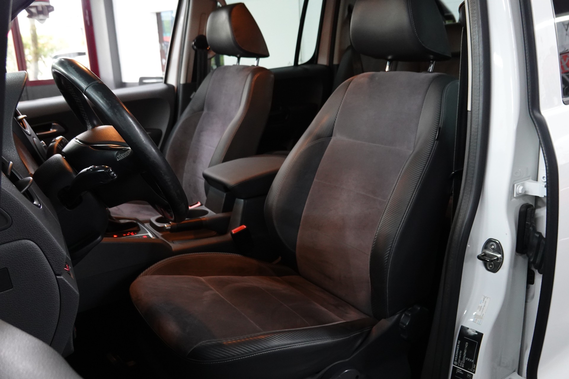 VW AMAROK 2.0 BiTDI ULTIMATE WHITE 4-MOTION PICK-UP 3200kg AHL-image-31