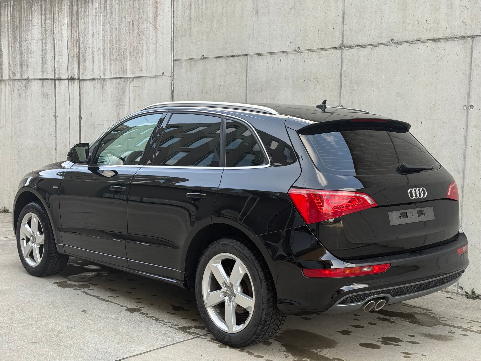 AUDI Q5 2.0 TDI quattro S-tronic-showroom-element-3